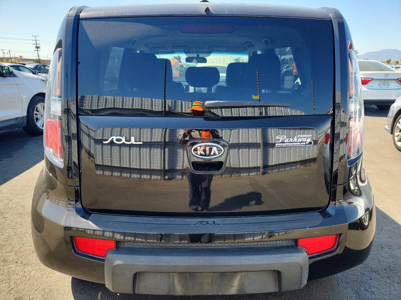 2011 Kia Soul + Black vin: KNDJT2A2XB7343688