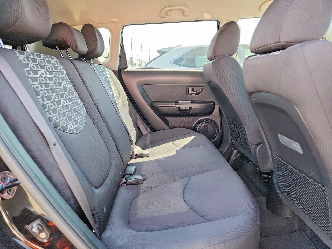 2011 Kia Soul + Black vin: KNDJT2A2XB7343688