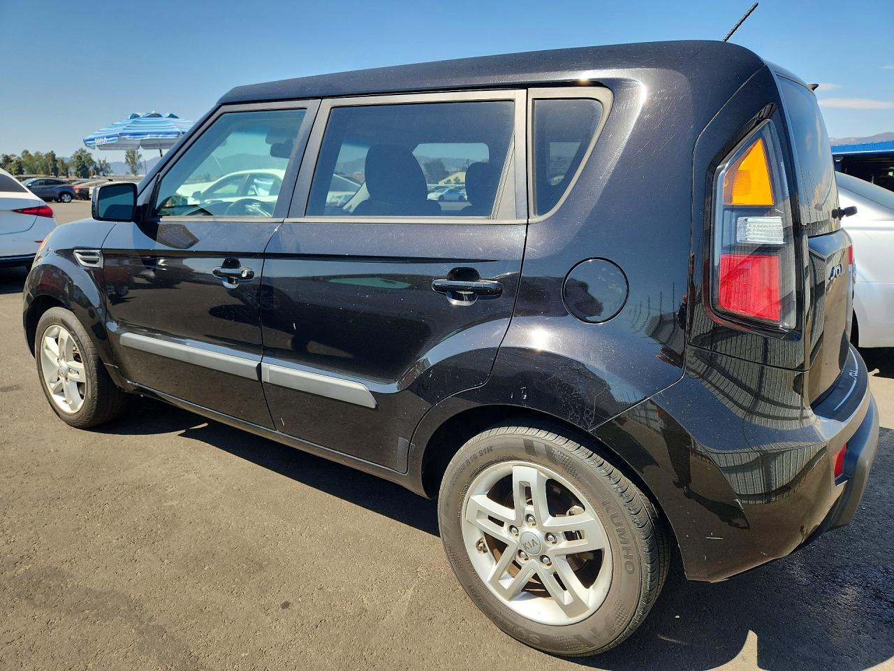 2011 Kia Soul + Black vin: KNDJT2A2XB7343688