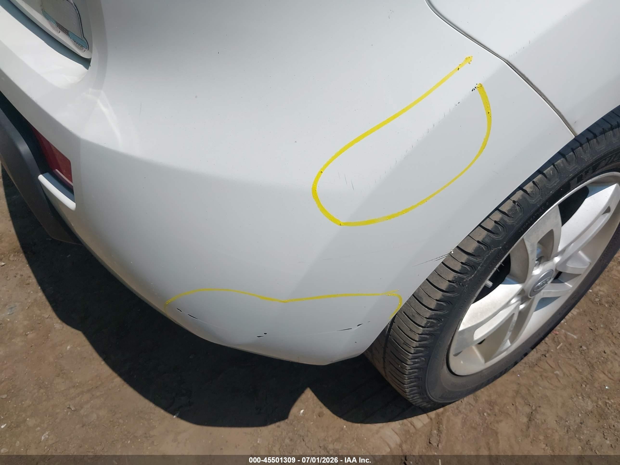 2011 Kia Soul + White vin: KNDJT2A2XB7710637