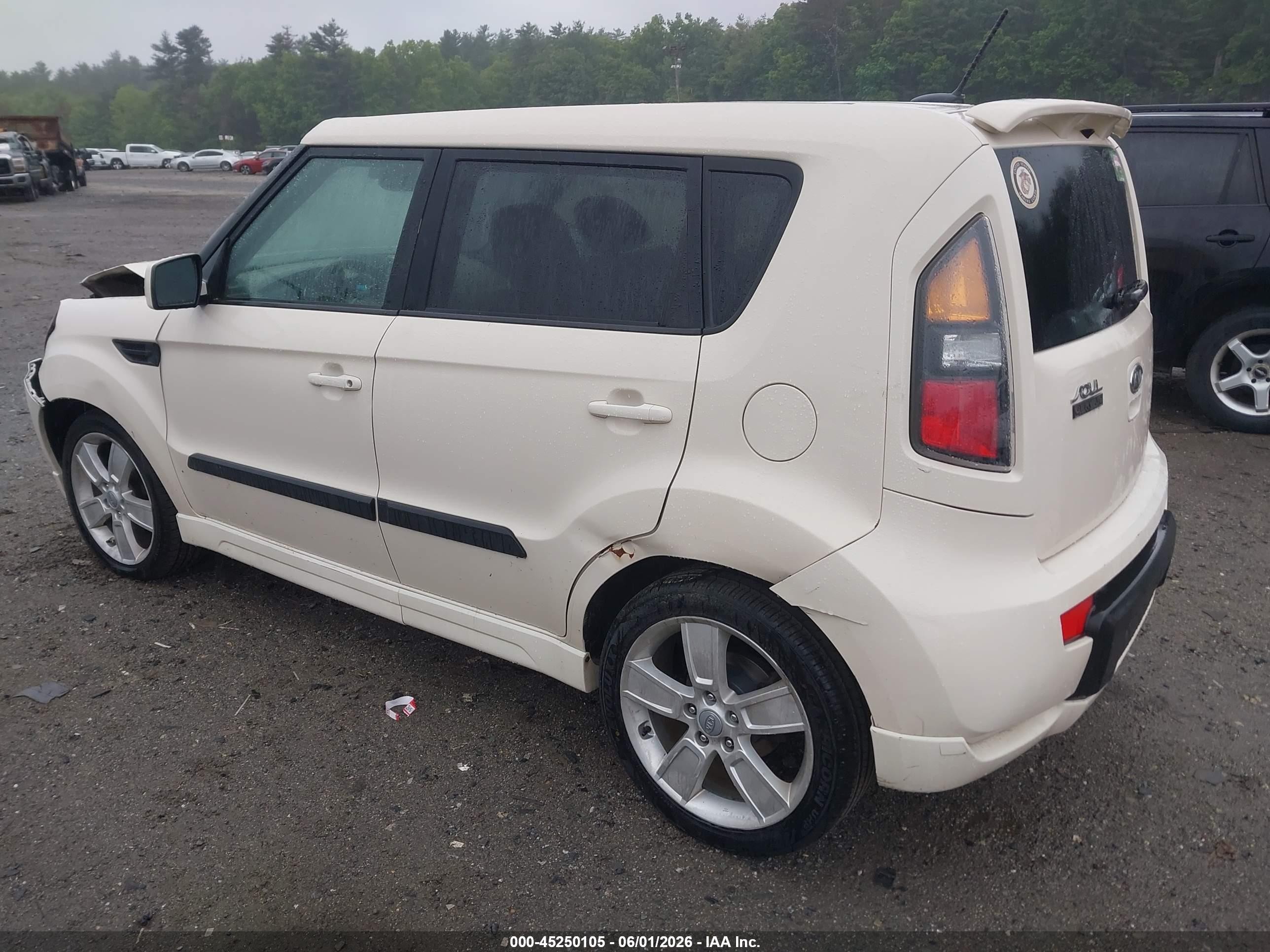 2011 Kia Soul ! White vin: KNDJT2A2XB7713781
