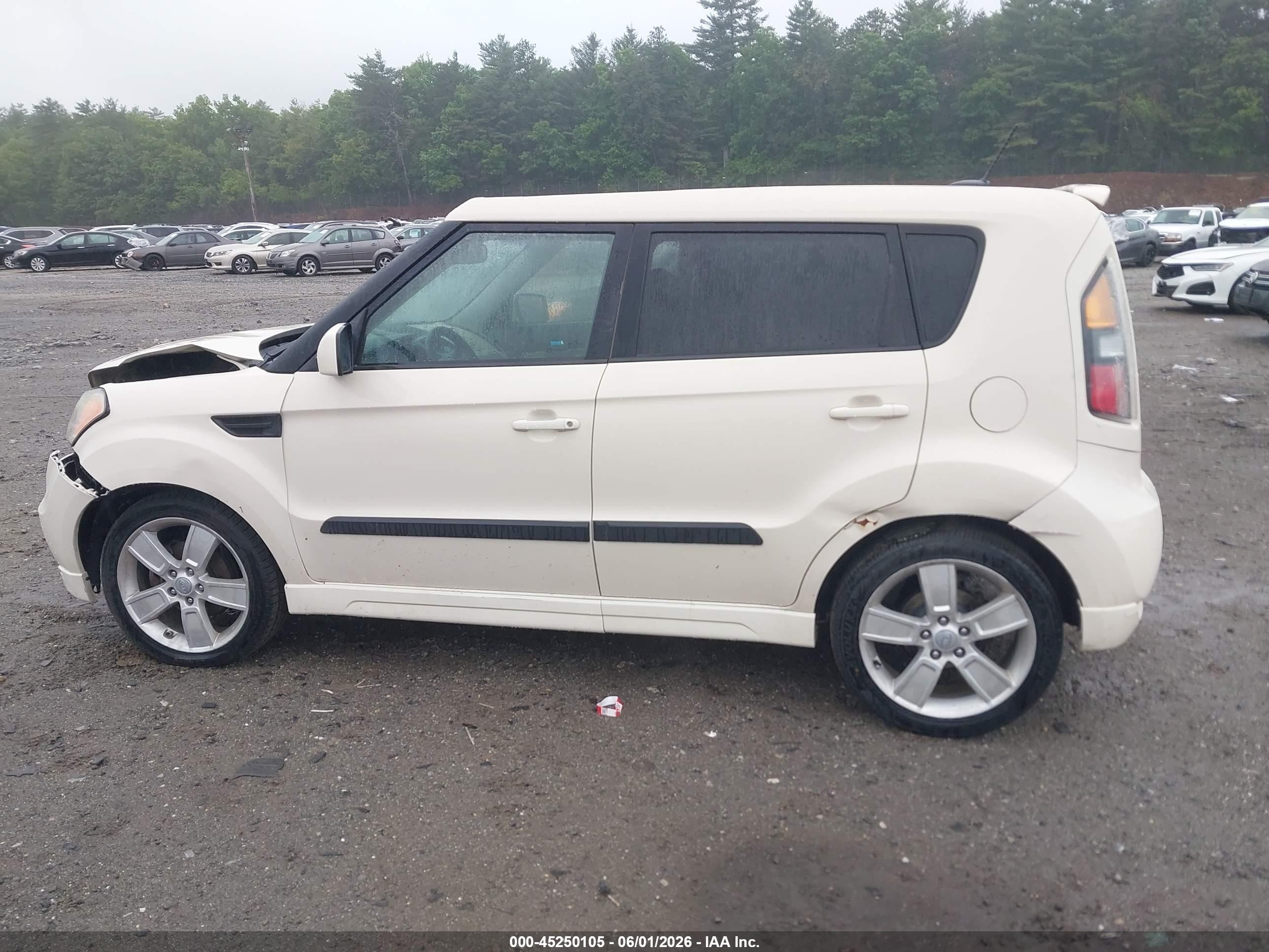 2011 Kia Soul ! White vin: KNDJT2A2XB7713781