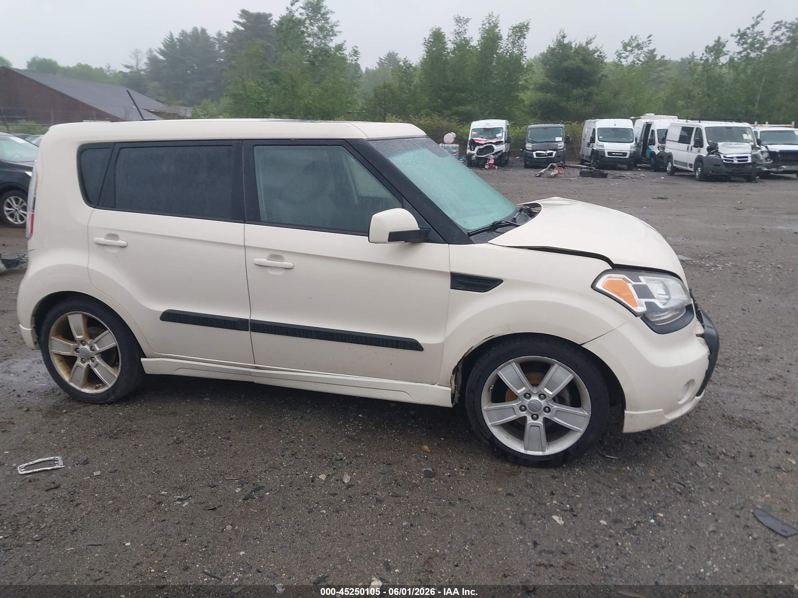 2011 Kia Soul ! White vin: KNDJT2A2XB7713781