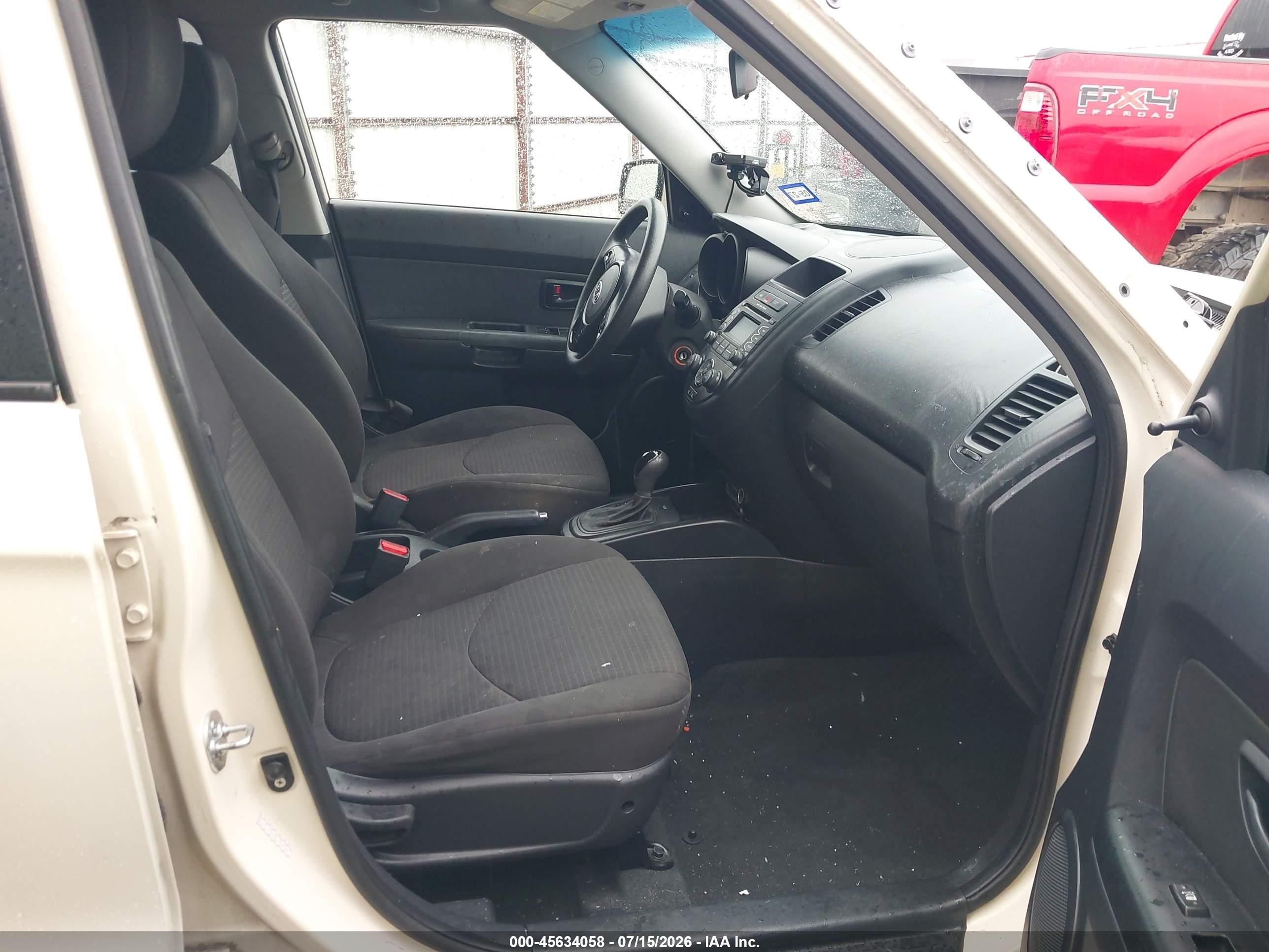 2012 Kia Soul   White vin: KNDJT2A50C7405658