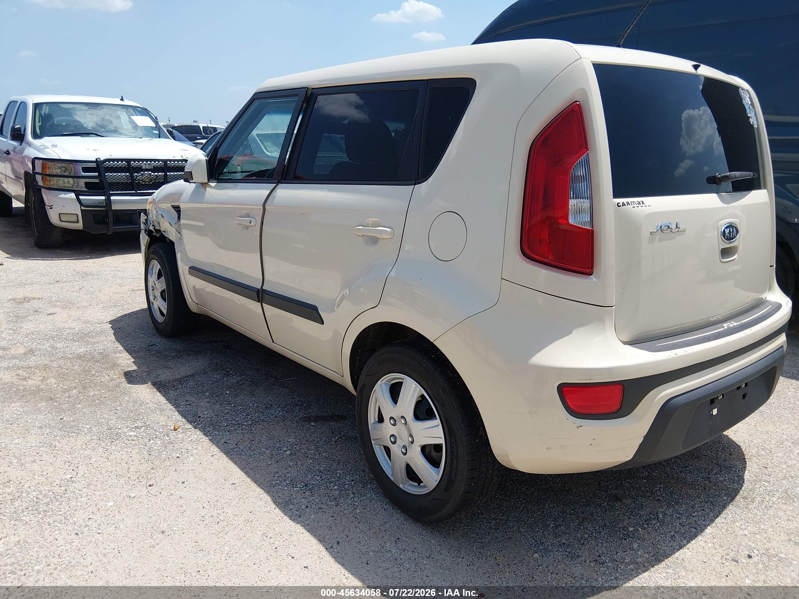 2012 Kia Soul   White vin: KNDJT2A50C7405658