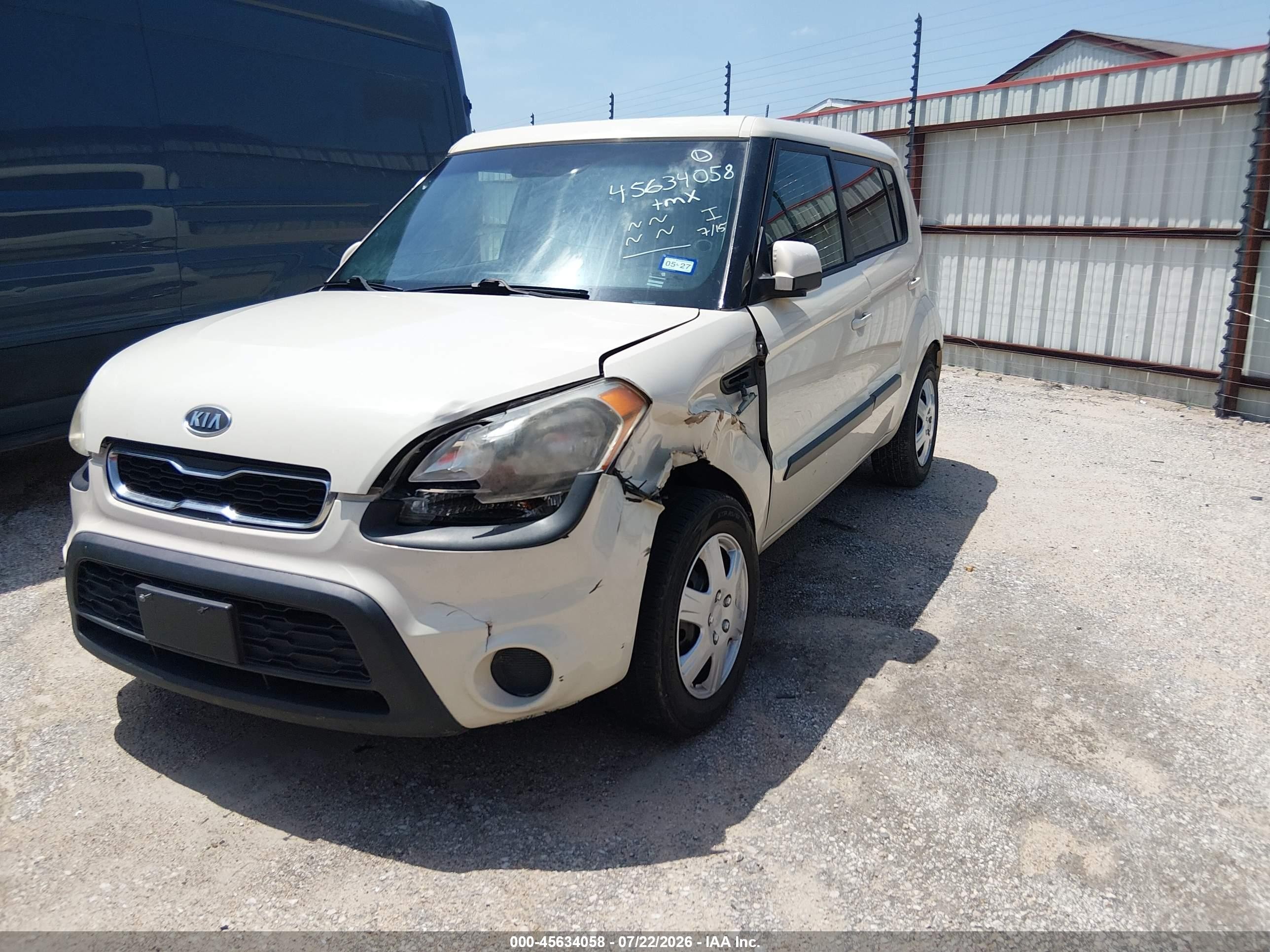 2012 Kia Soul   White vin: KNDJT2A50C7405658