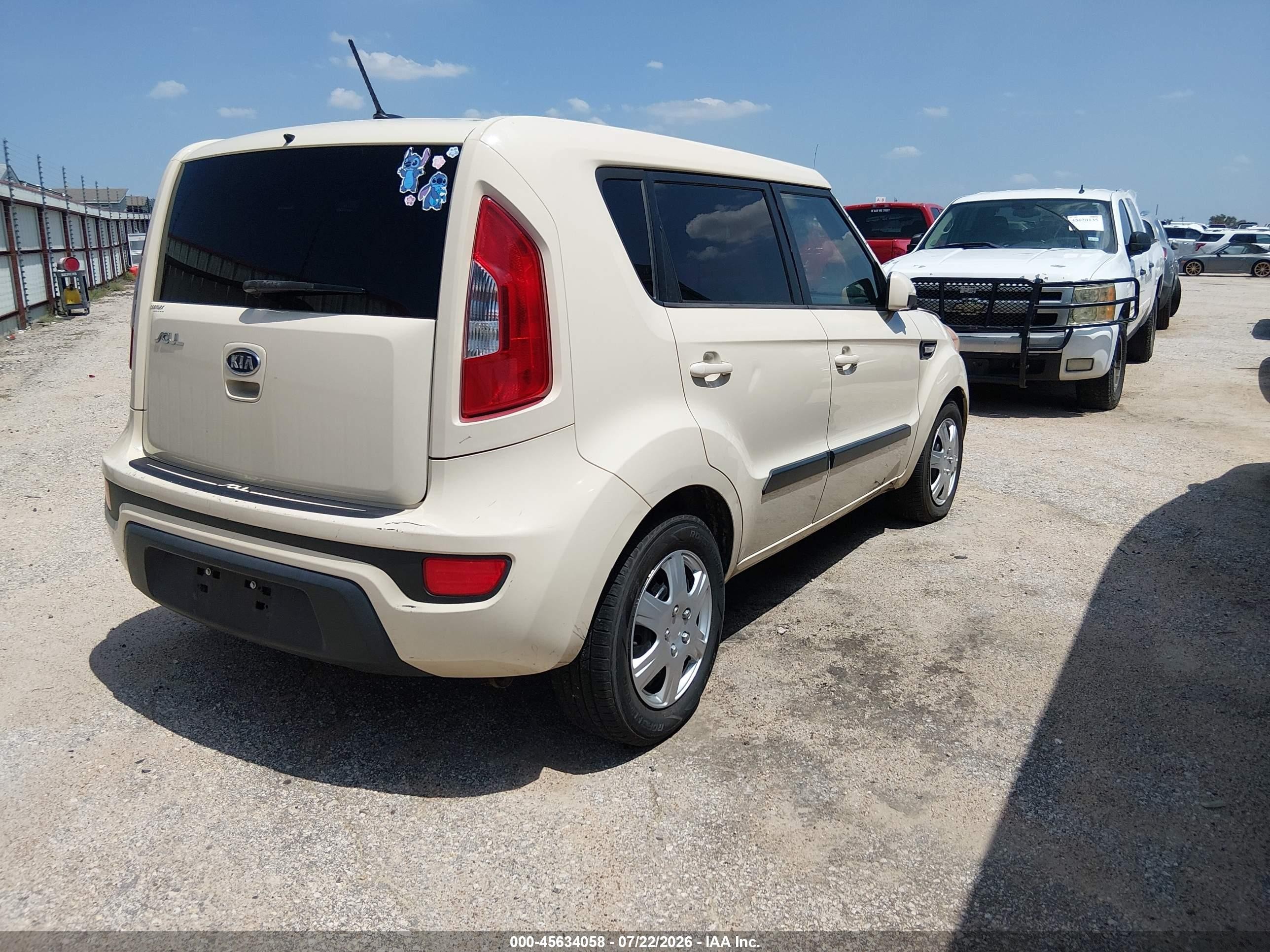 2012 Kia Soul   White vin: KNDJT2A50C7405658