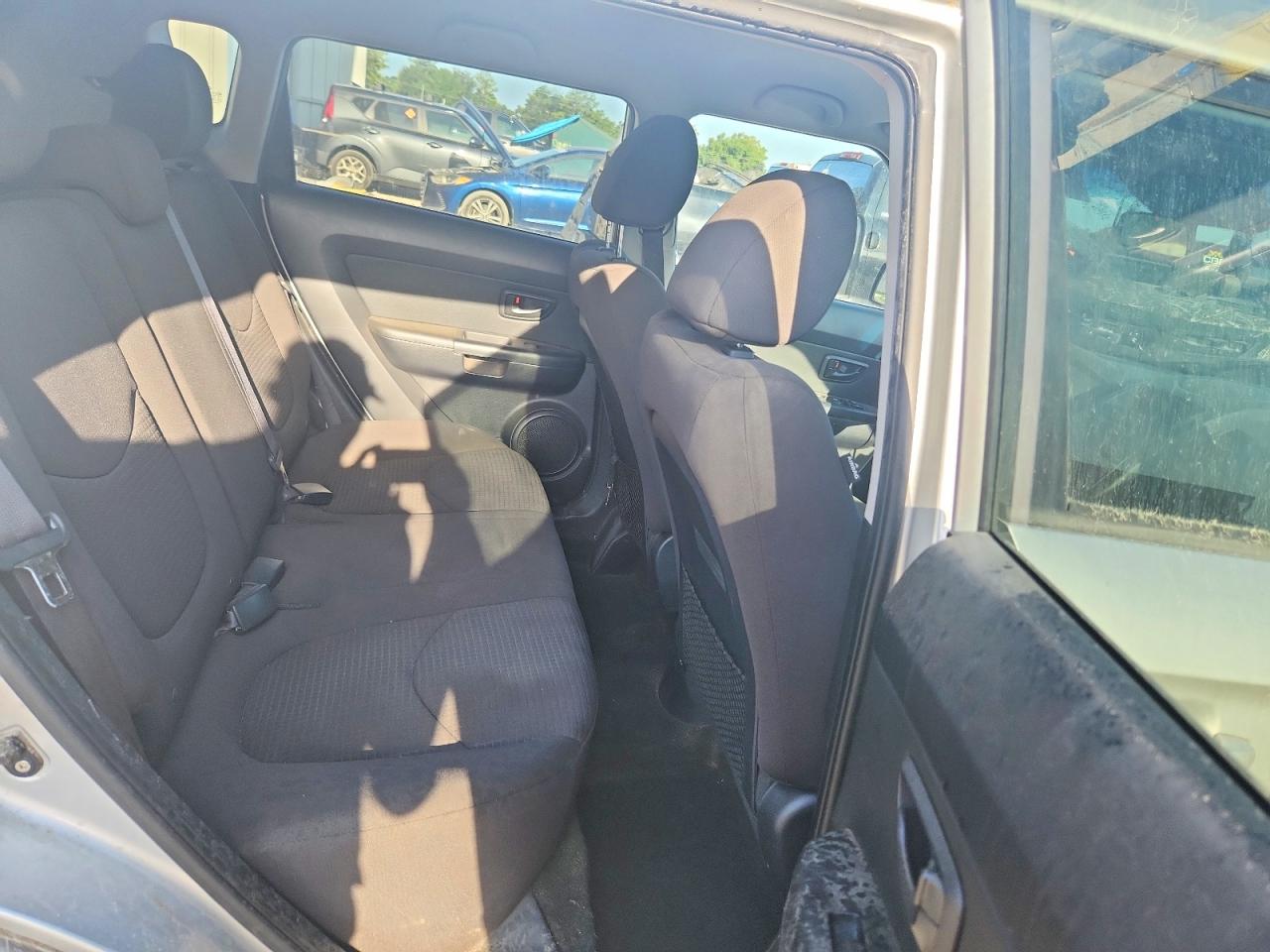 2012 Kia Soul Base Gray vin: KNDJT2A50C7442466