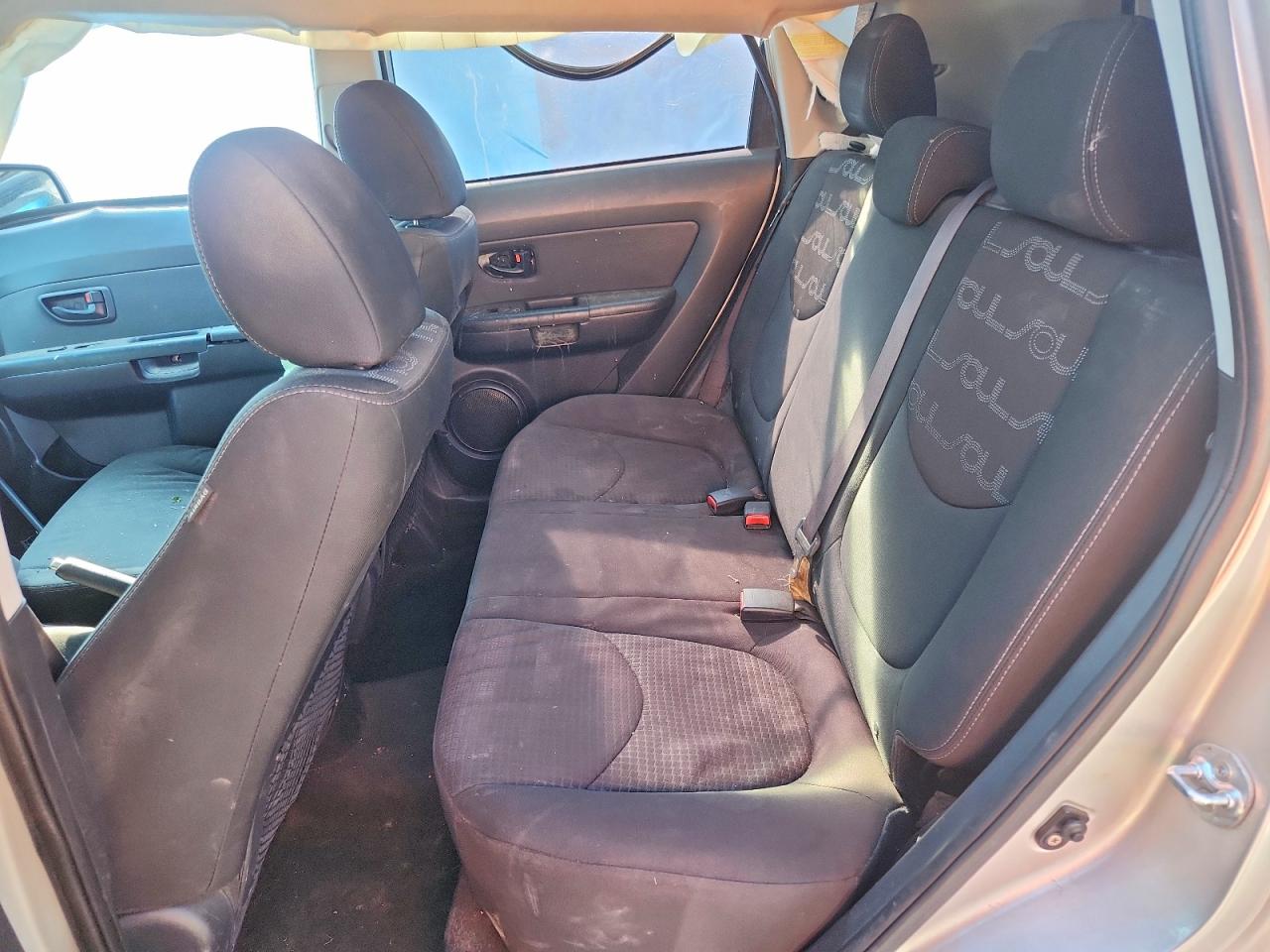 2012 Kia Soul Base Серебряный vin: KNDJT2A50C7443018
