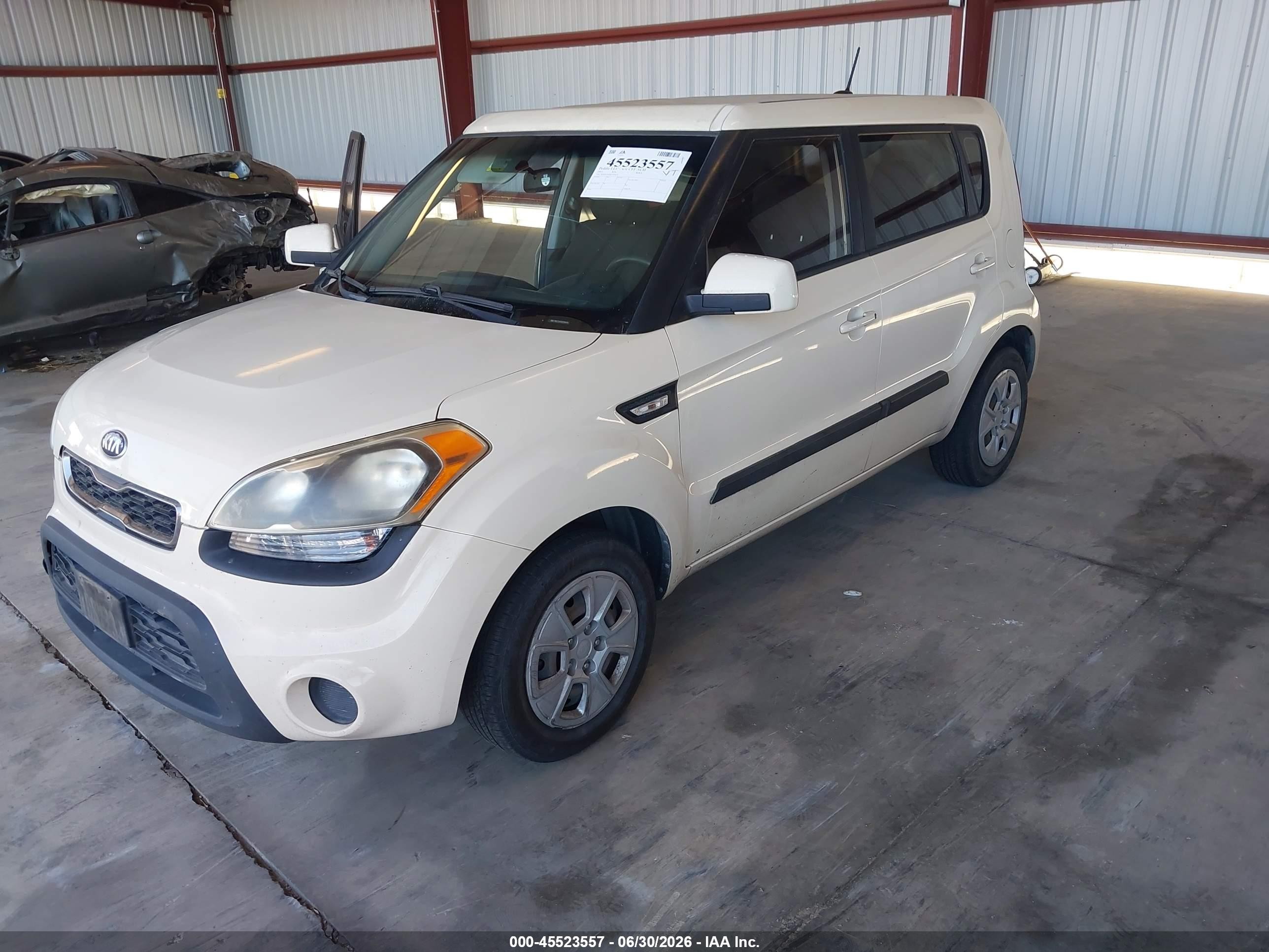2013 Kia Soul   Cream vin: KNDJT2A50D7554315