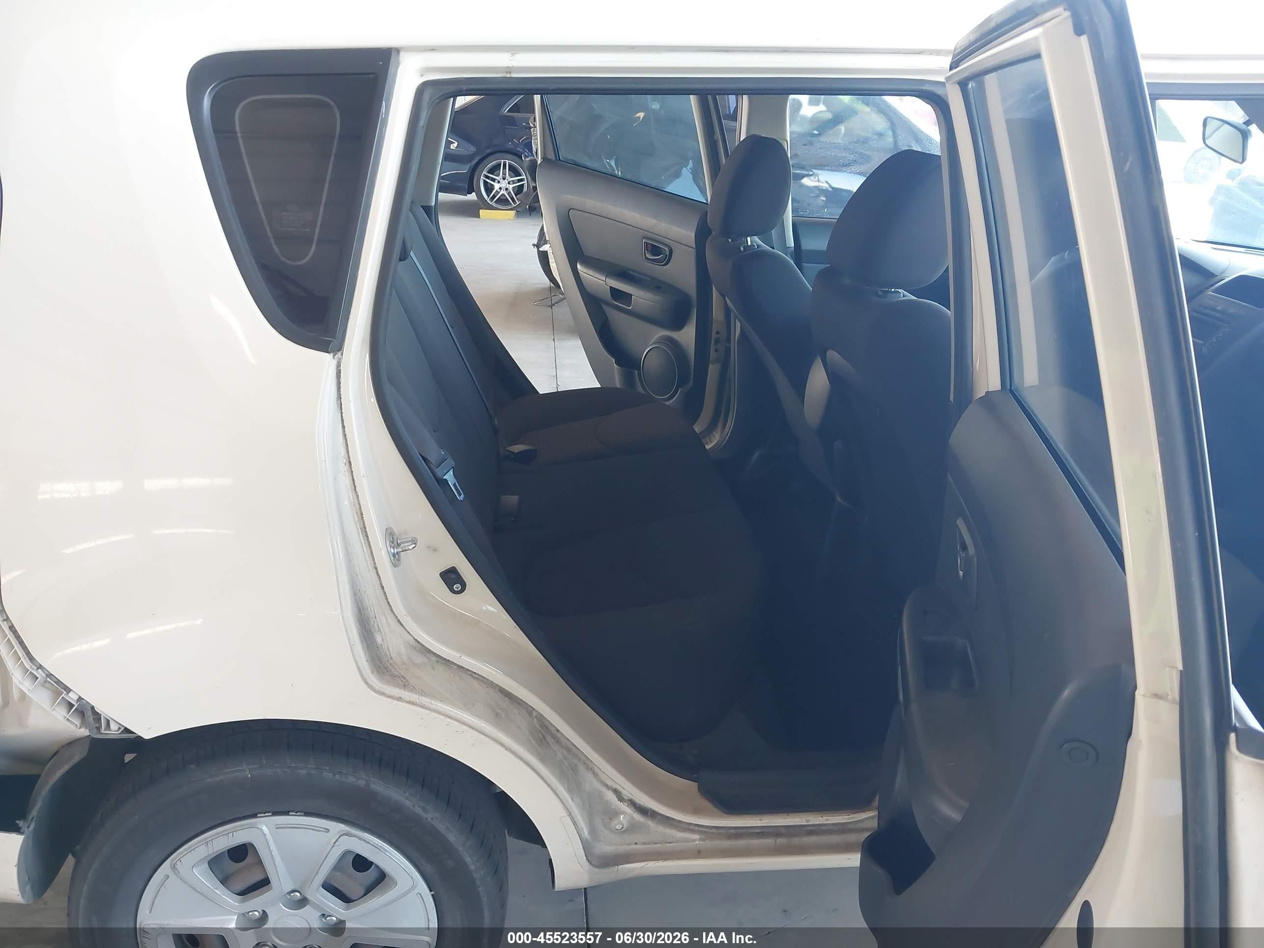 2013 Kia Soul   Cream vin: KNDJT2A50D7554315