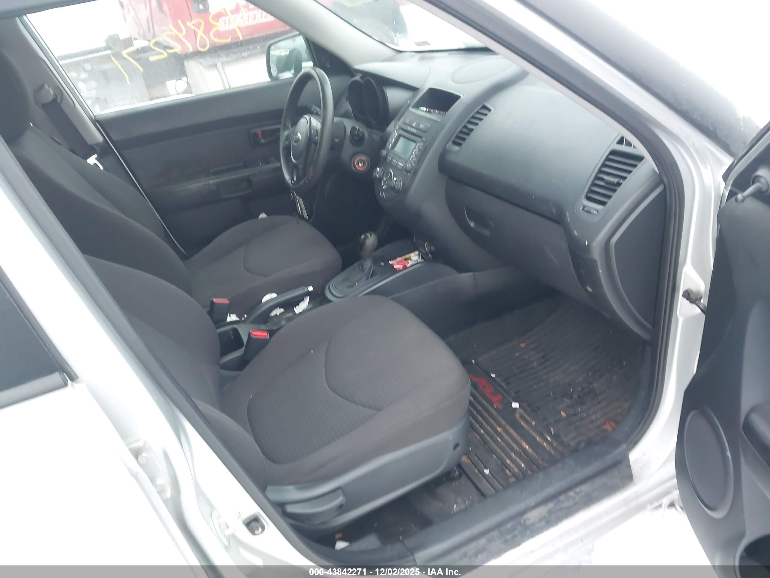 2013 Kia Soul   Silver vin: KNDJT2A50D7571292