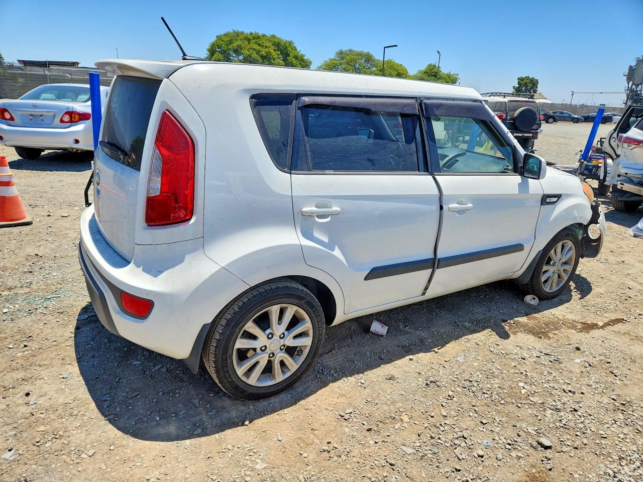 2013 Kia Soul Base Белый vin: KNDJT2A50D7577514
