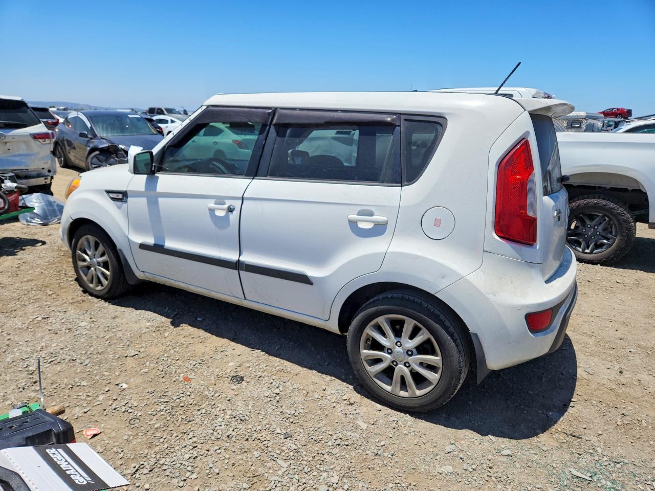 2013 Kia Soul Base Белый vin: KNDJT2A50D7577514