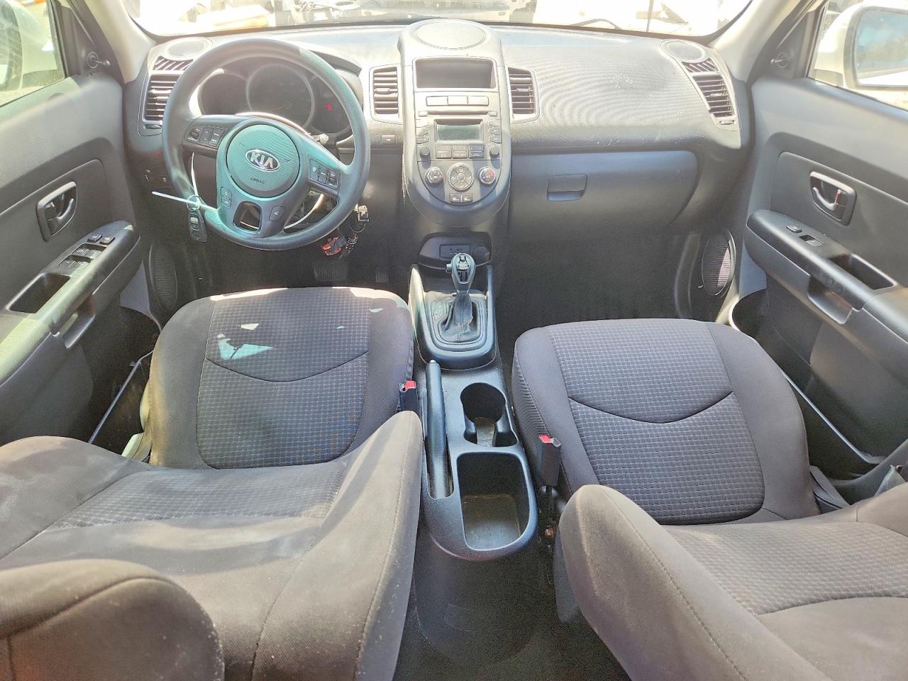 2013 Kia Soul Base Белый vin: KNDJT2A50D7577514