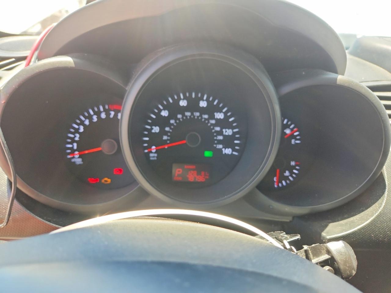 2013 Kia Soul Base Белый vin: KNDJT2A50D7577514