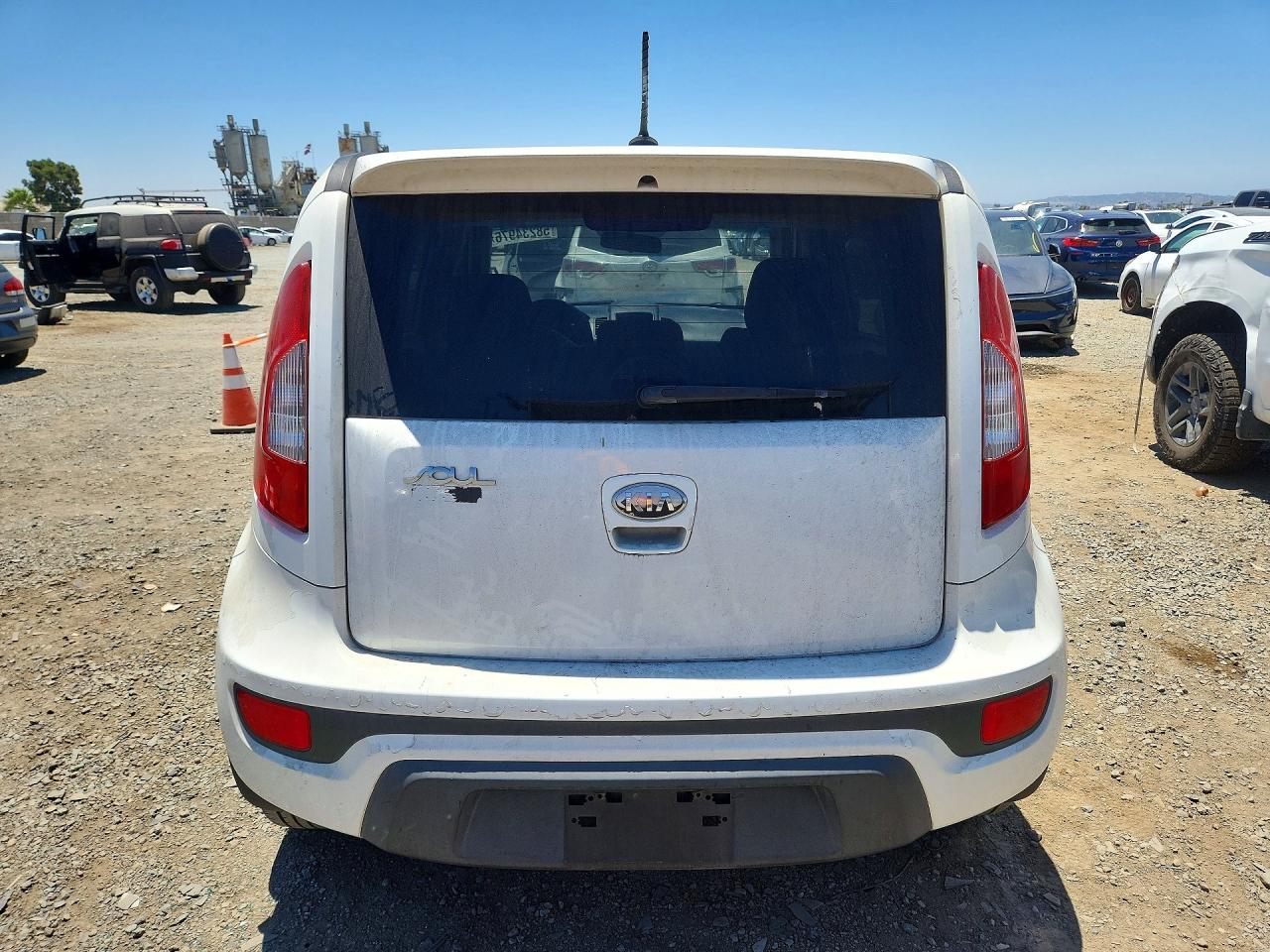 2013 Kia Soul Base Белый vin: KNDJT2A50D7577514