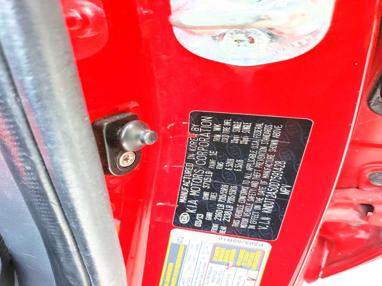 2013 Kia Soul Base Red vin: KNDJT2A50D7591428