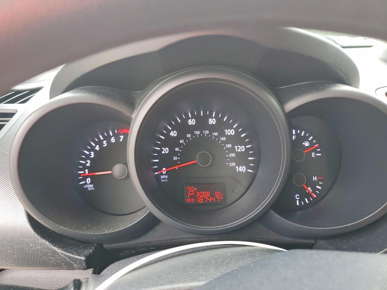 2013 Kia Soul Base Red vin: KNDJT2A50D7591428