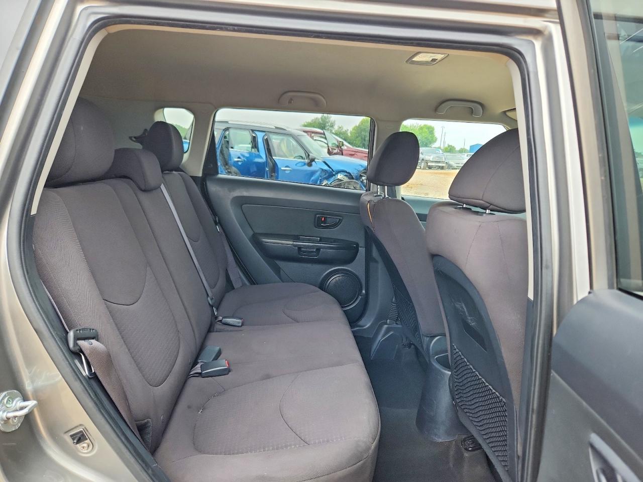 2013 Kia Soul Base Gray vin: KNDJT2A50D7595608