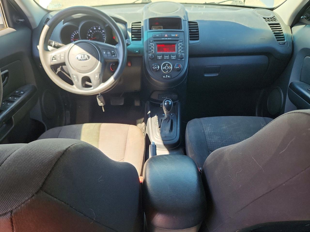 2013 Kia Soul Base Серебряный vin: KNDJT2A50D7774487