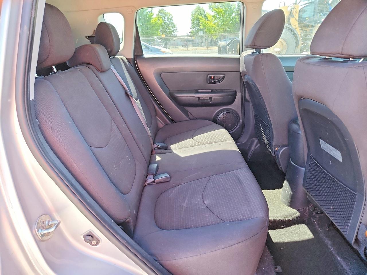 2013 Kia Soul Base Серебряный vin: KNDJT2A50D7774487