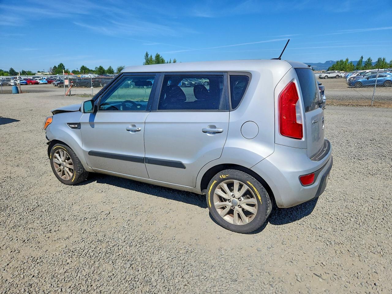 2013 Kia Soul Base Серебряный vin: KNDJT2A50D7774487