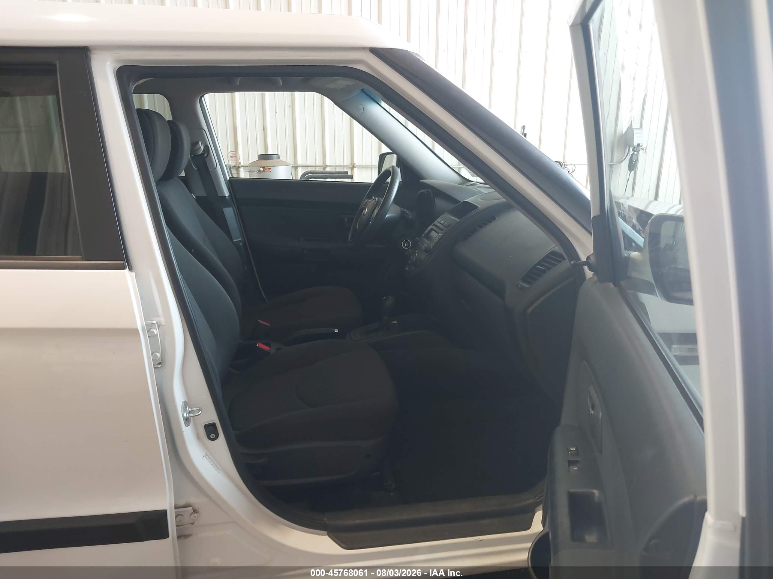 2012 Kia Soul   White vin: KNDJT2A51C7360570