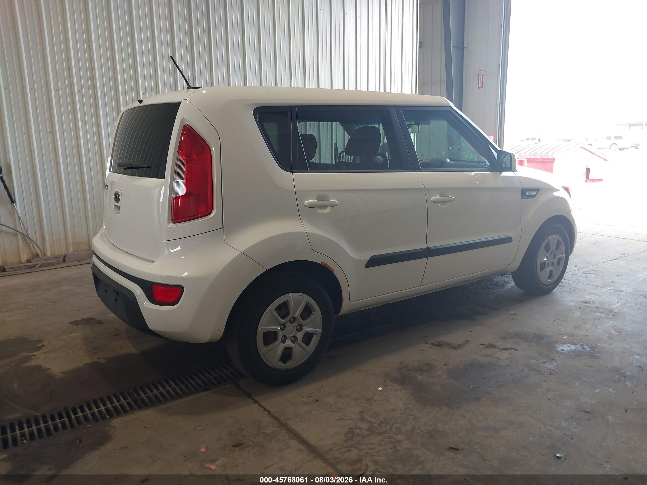 2012 Kia Soul   White vin: KNDJT2A51C7360570