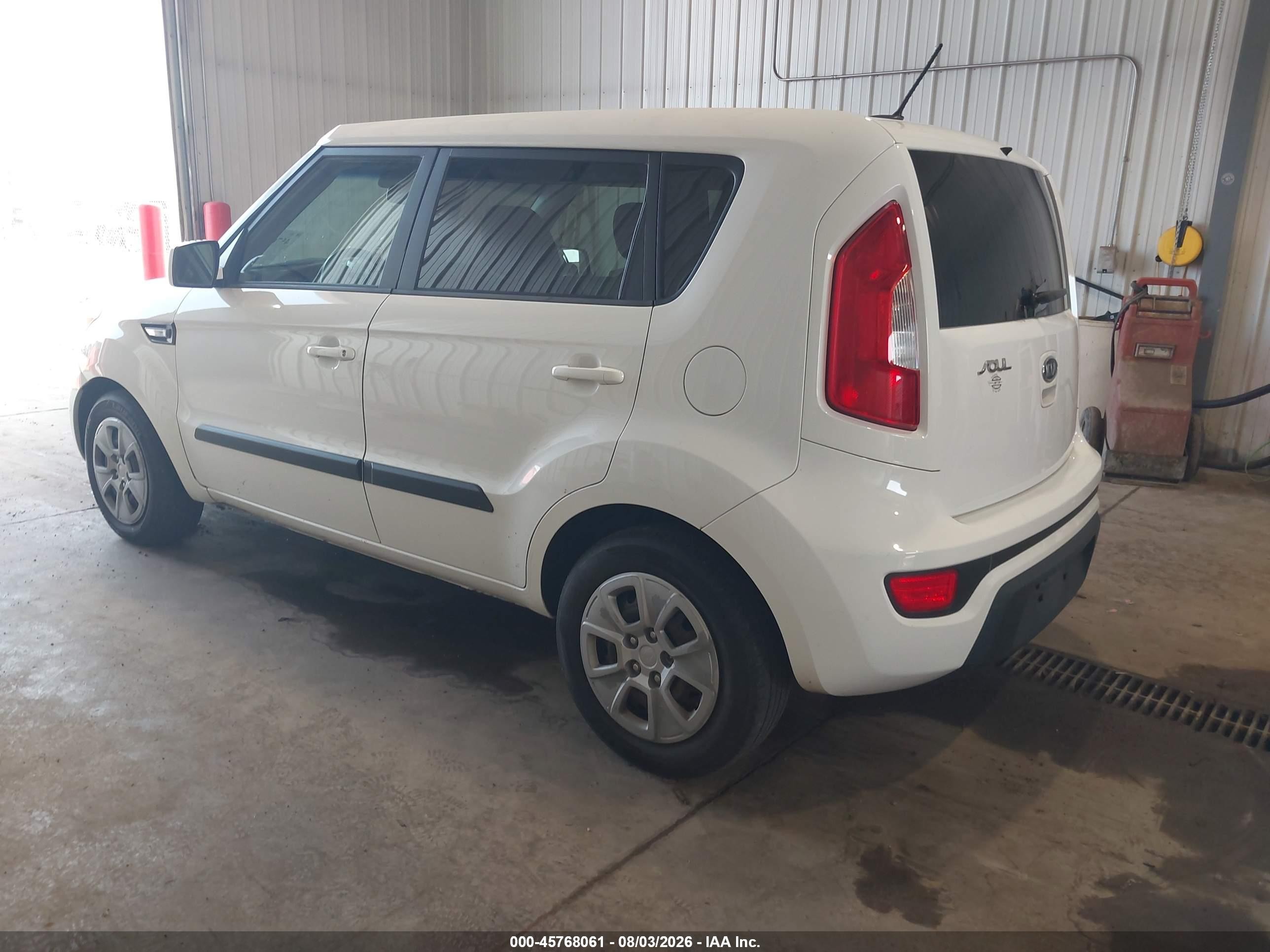 2012 Kia Soul   White vin: KNDJT2A51C7360570