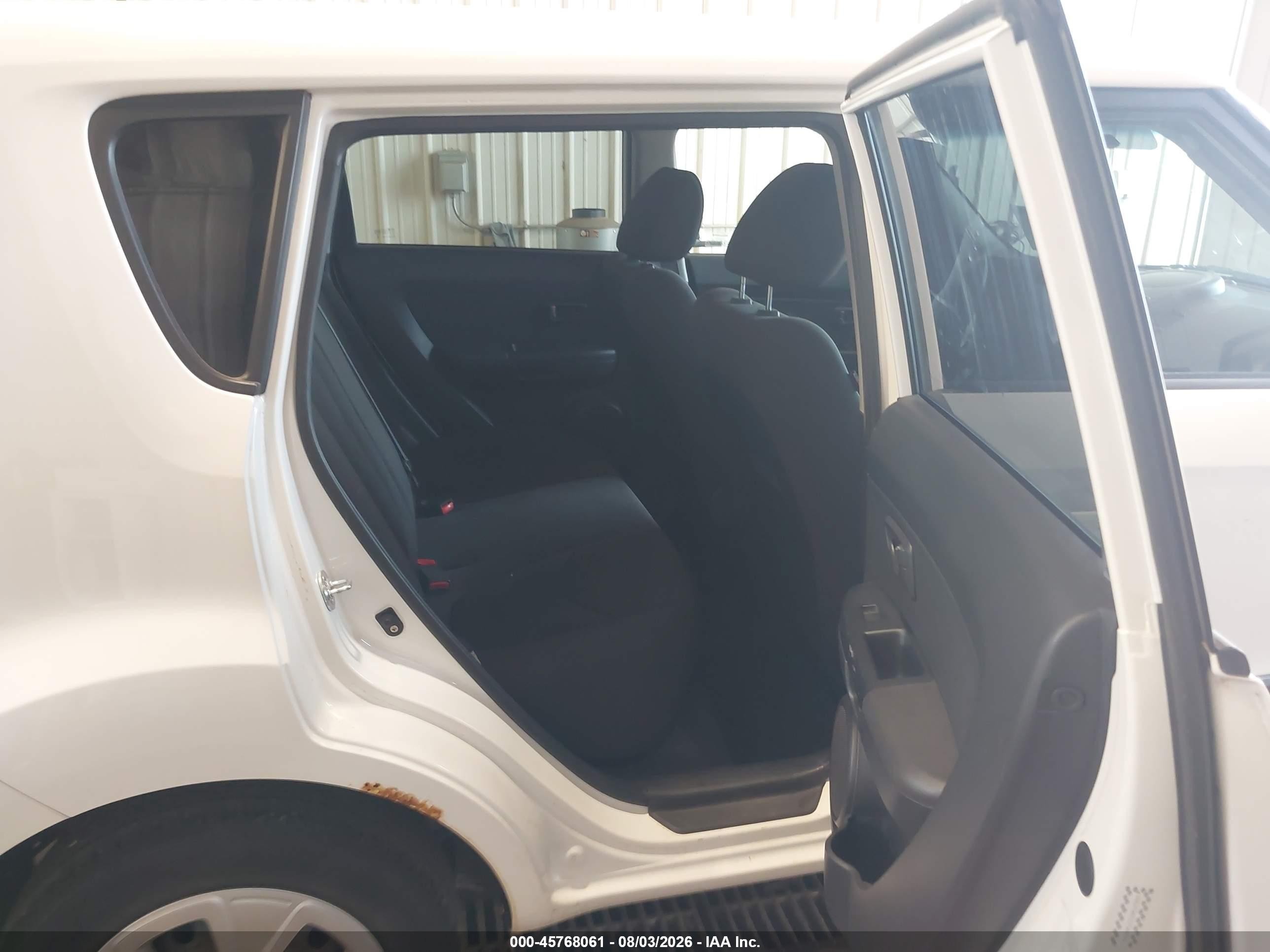 2012 Kia Soul   White vin: KNDJT2A51C7360570