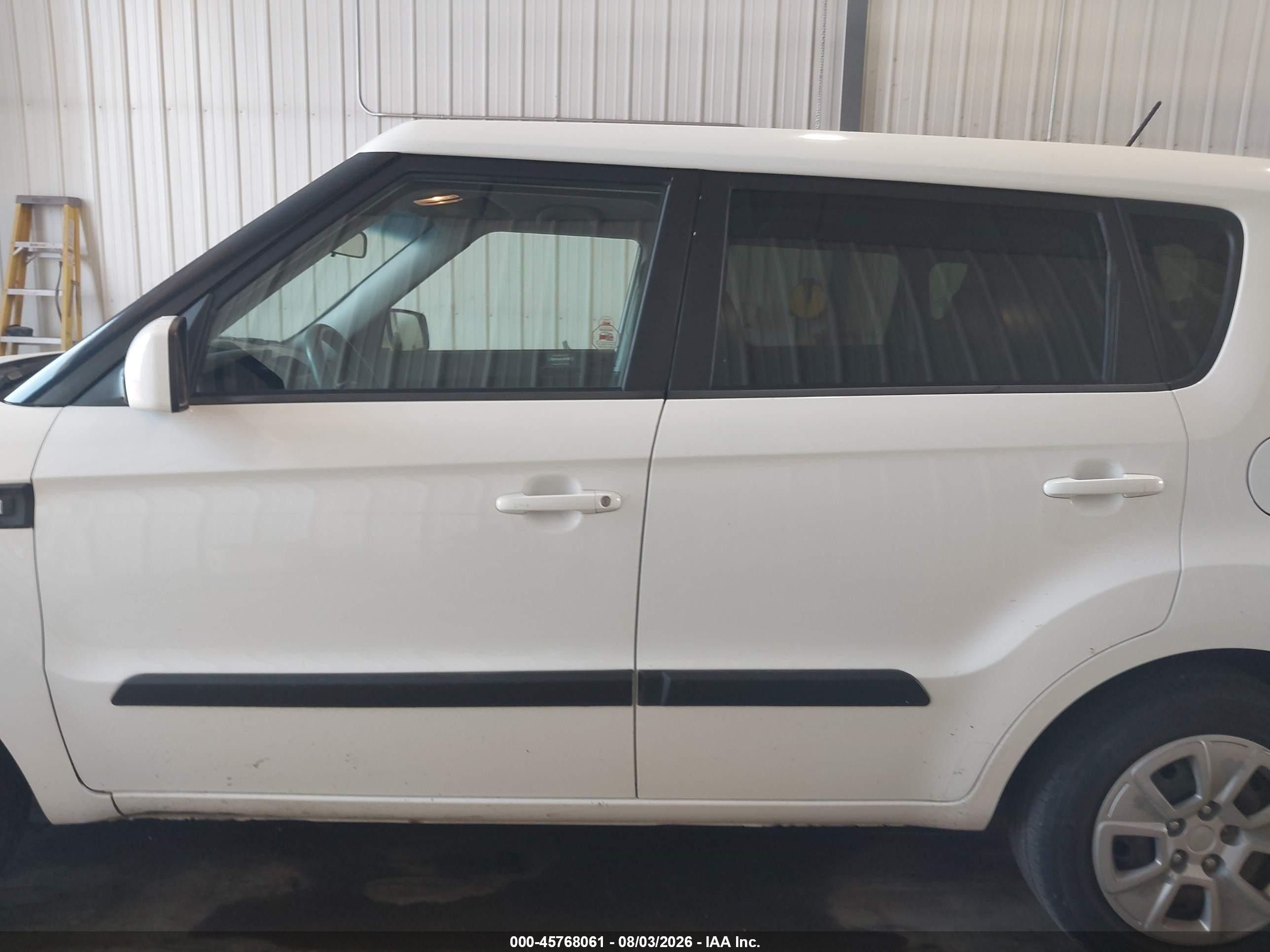 2012 Kia Soul   White vin: KNDJT2A51C7360570