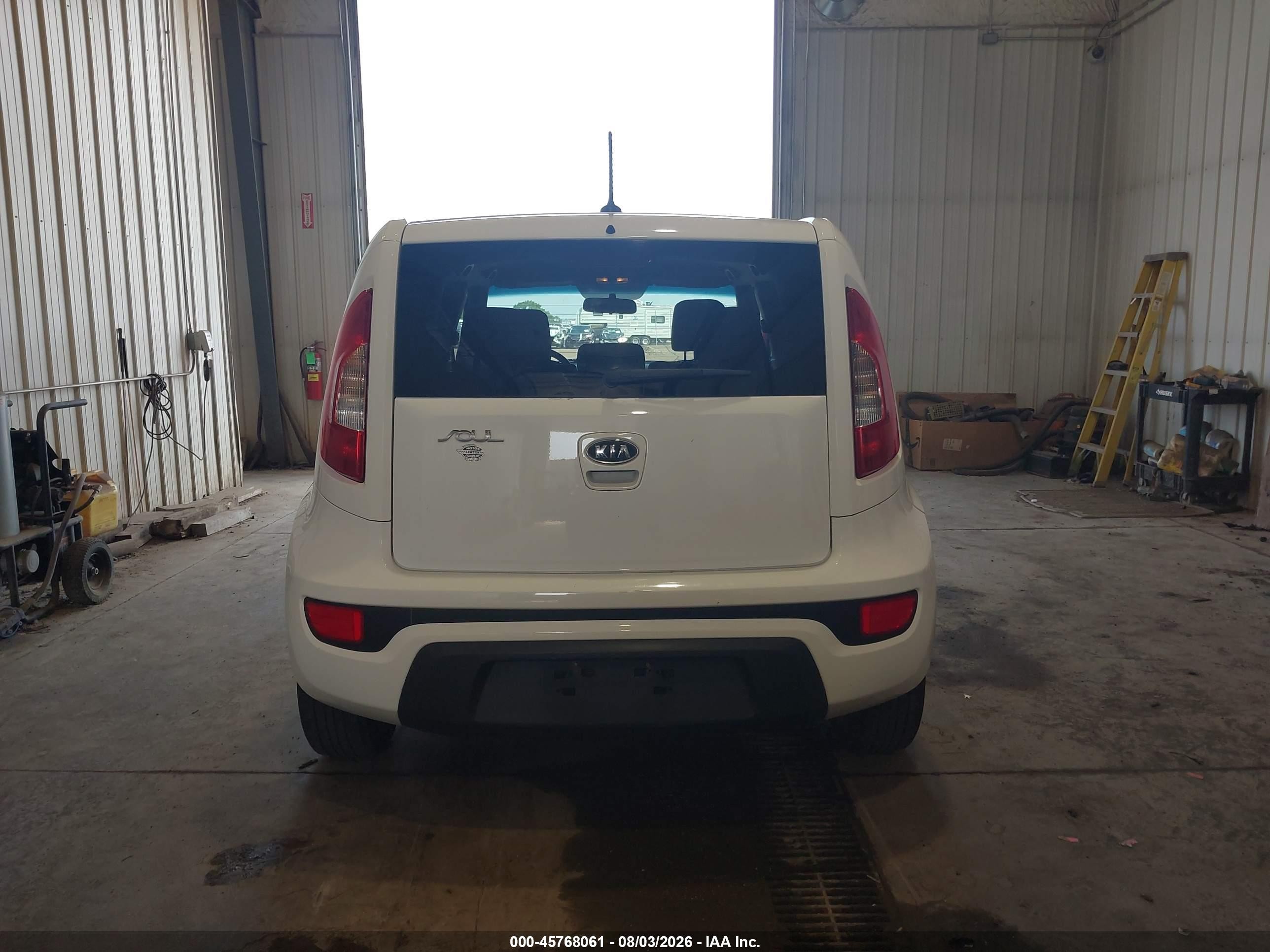 2012 Kia Soul   White vin: KNDJT2A51C7360570