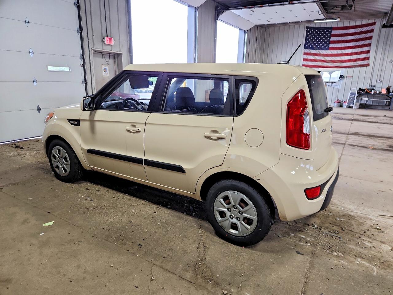 2012 Kia Soul Base White vin: KNDJT2A51C7393648