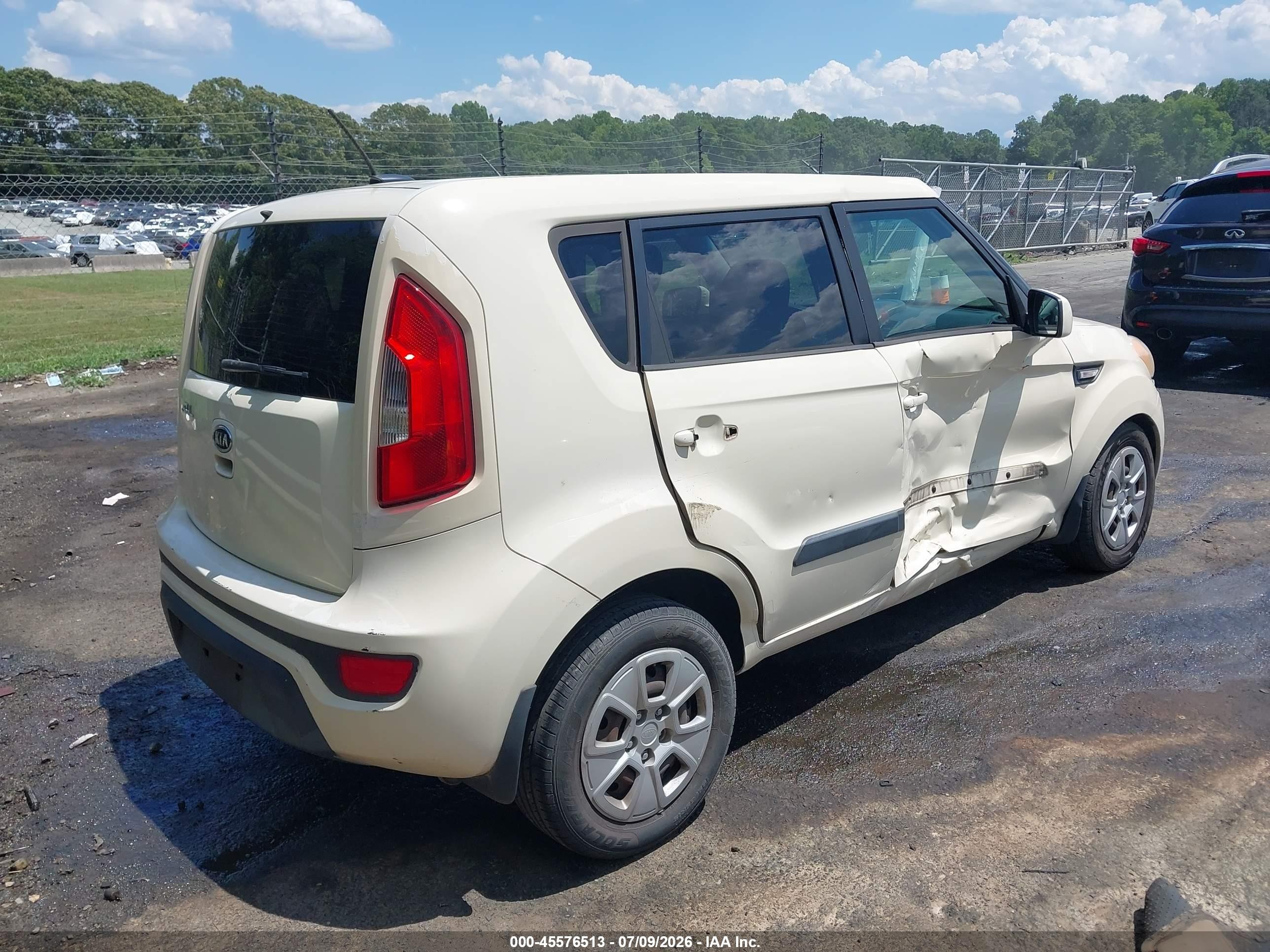 2012 Kia Soul   Белый vin: KNDJT2A51C7399742