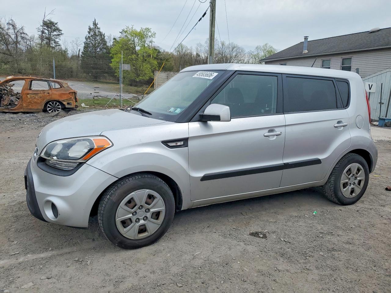2012 Kia Soul Base Silver vin: KNDJT2A51C7449894