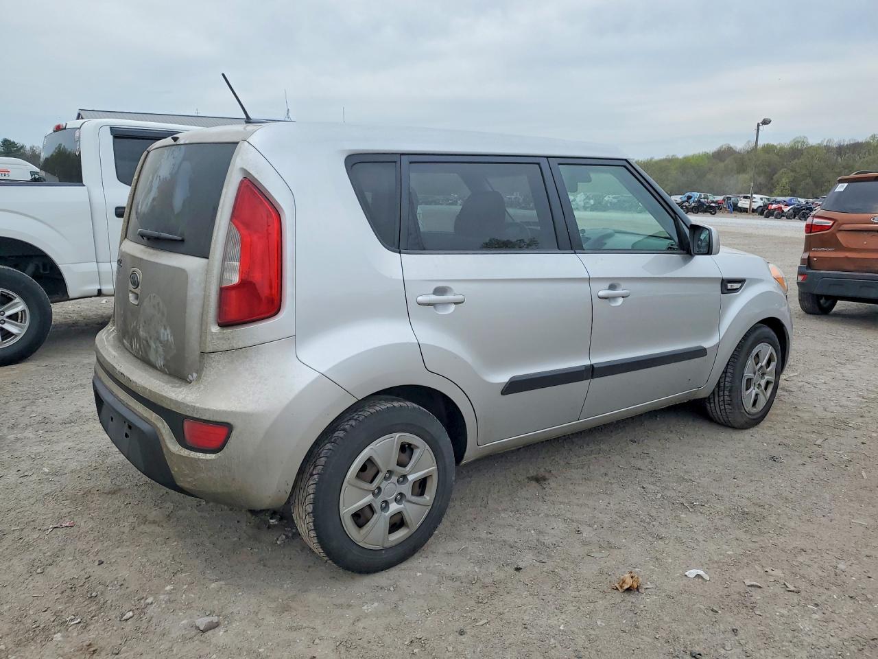 2012 Kia Soul Base Silver vin: KNDJT2A51C7449894