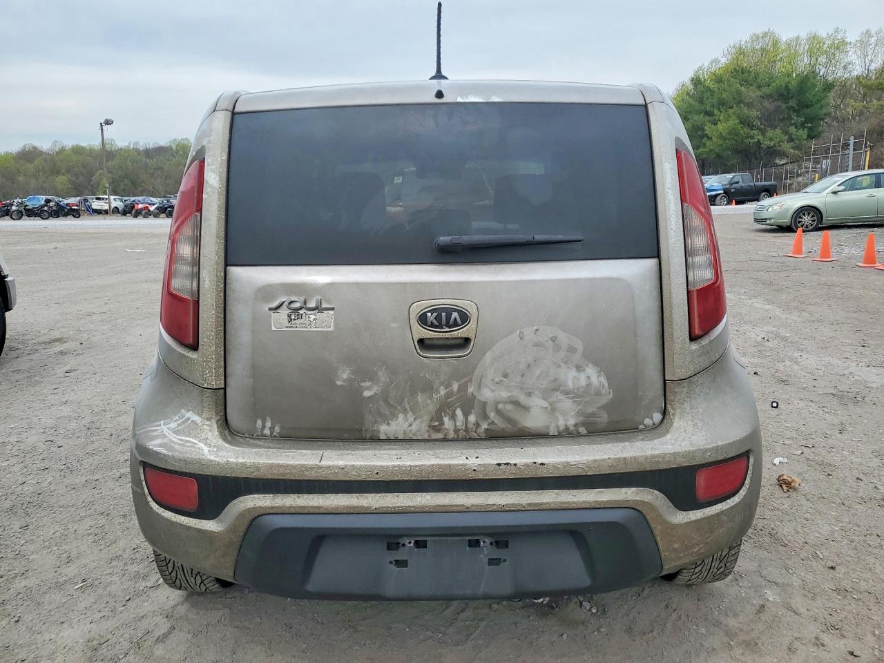 2012 Kia Soul Base Silver vin: KNDJT2A51C7449894