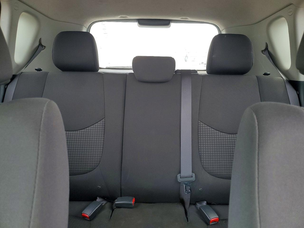 2012 Kia Soul Base Silver vin: KNDJT2A51C7449894