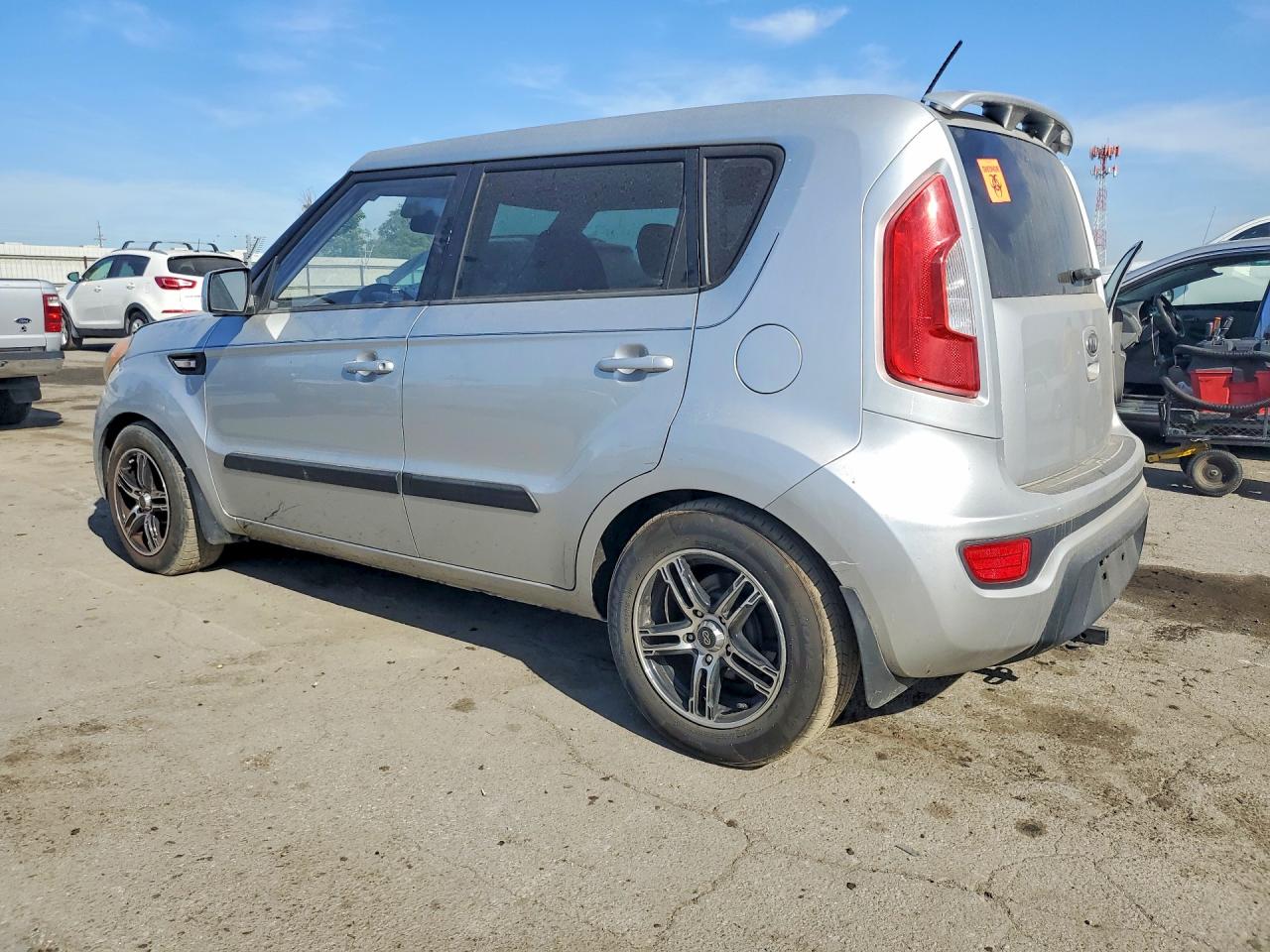 2012 Kia Soul Base Silver vin: KNDJT2A51C7453170