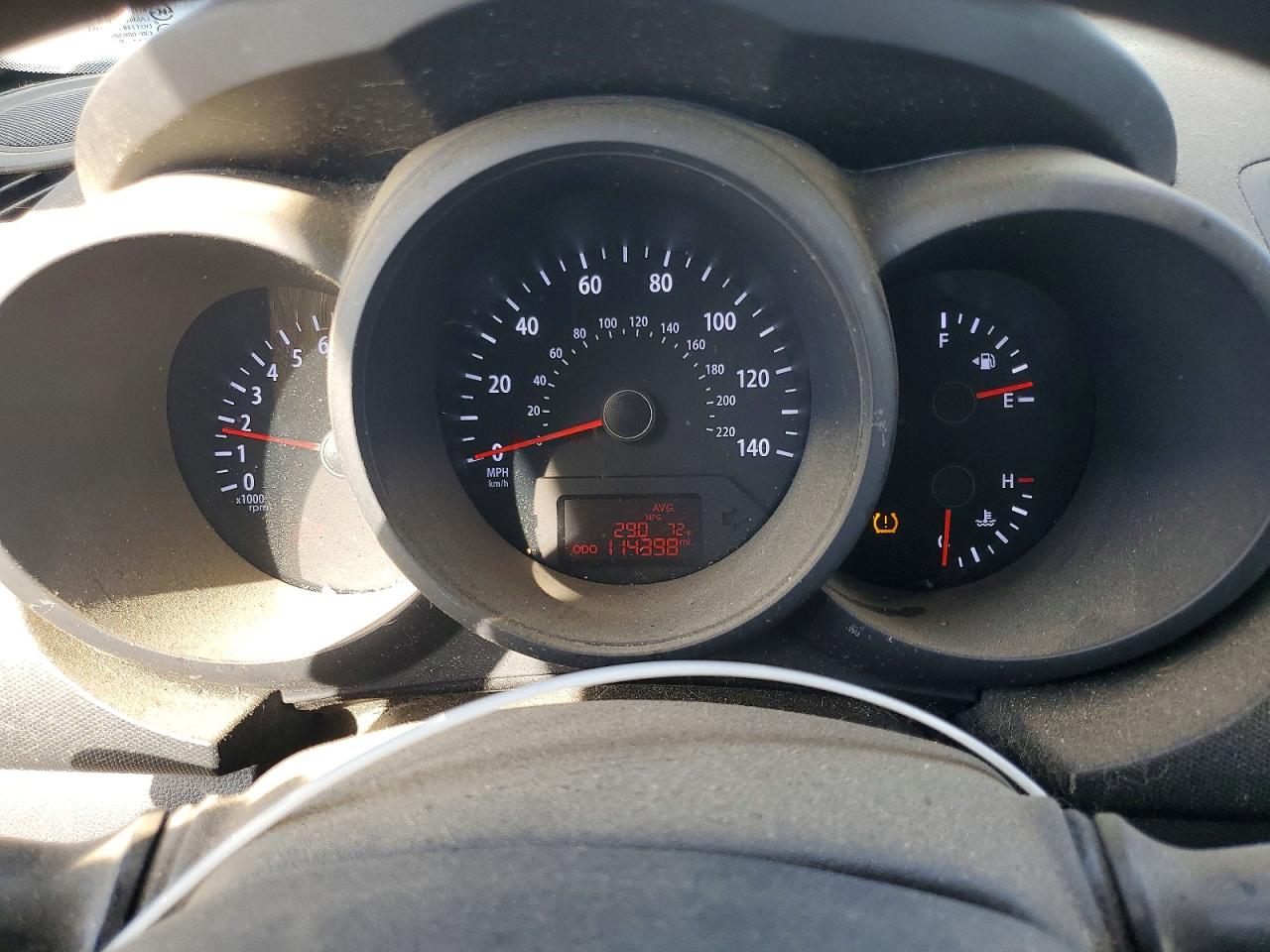 2012 Kia Soul Base Silver vin: KNDJT2A51C7453170