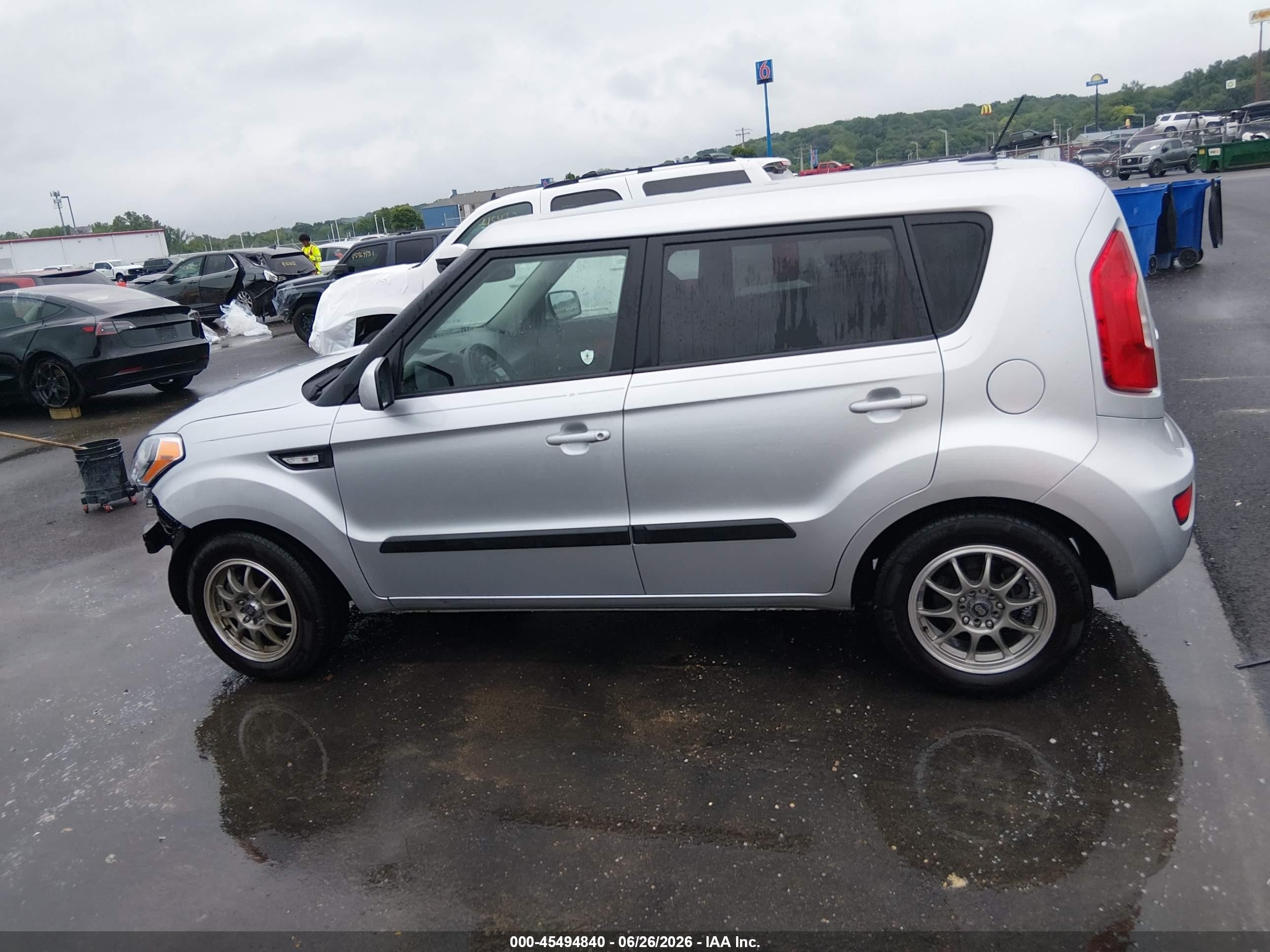 2012 Kia Soul Silver vin: KNDJT2A51C7462855