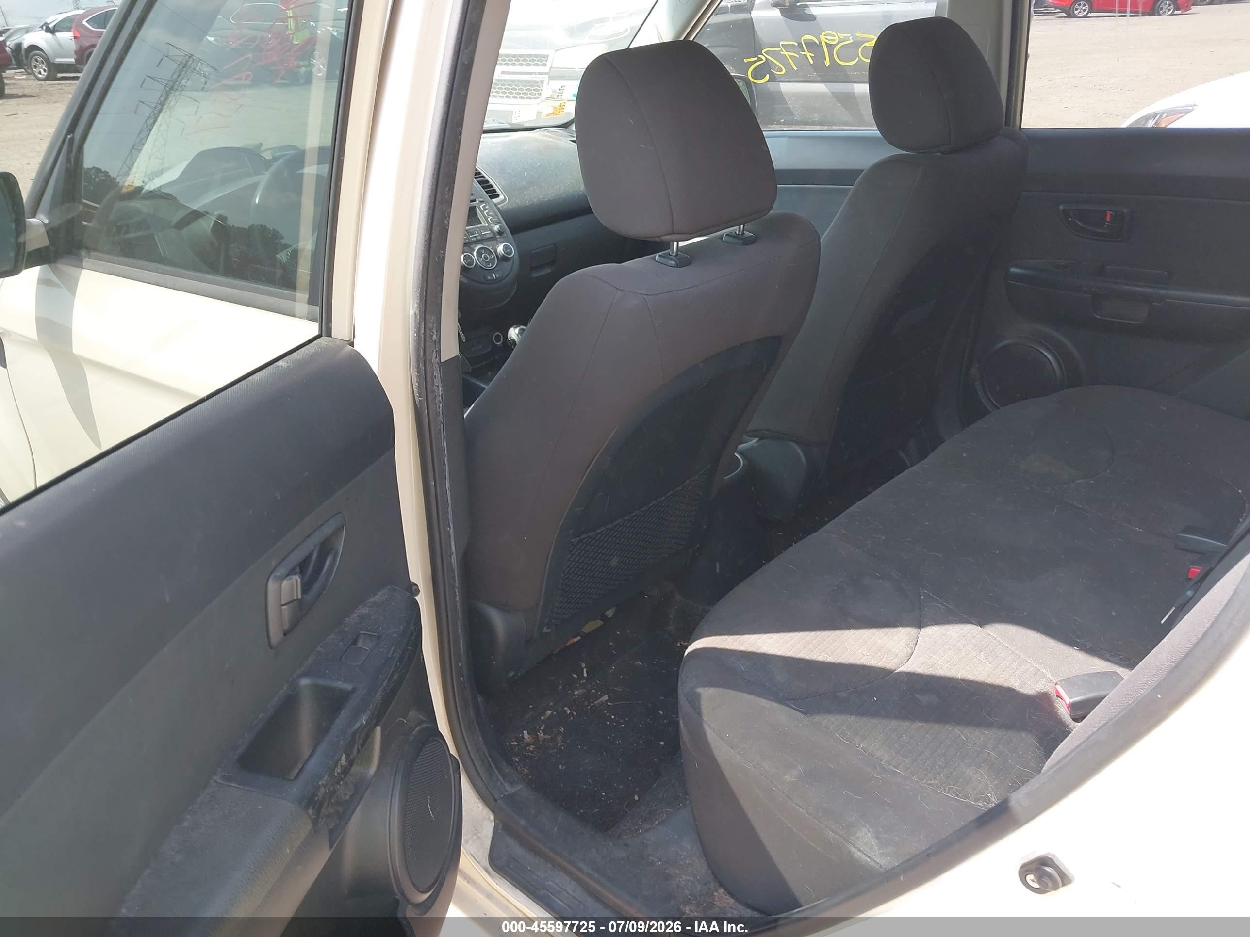 2012 Kia Soul   Cream vin: KNDJT2A51C7464220