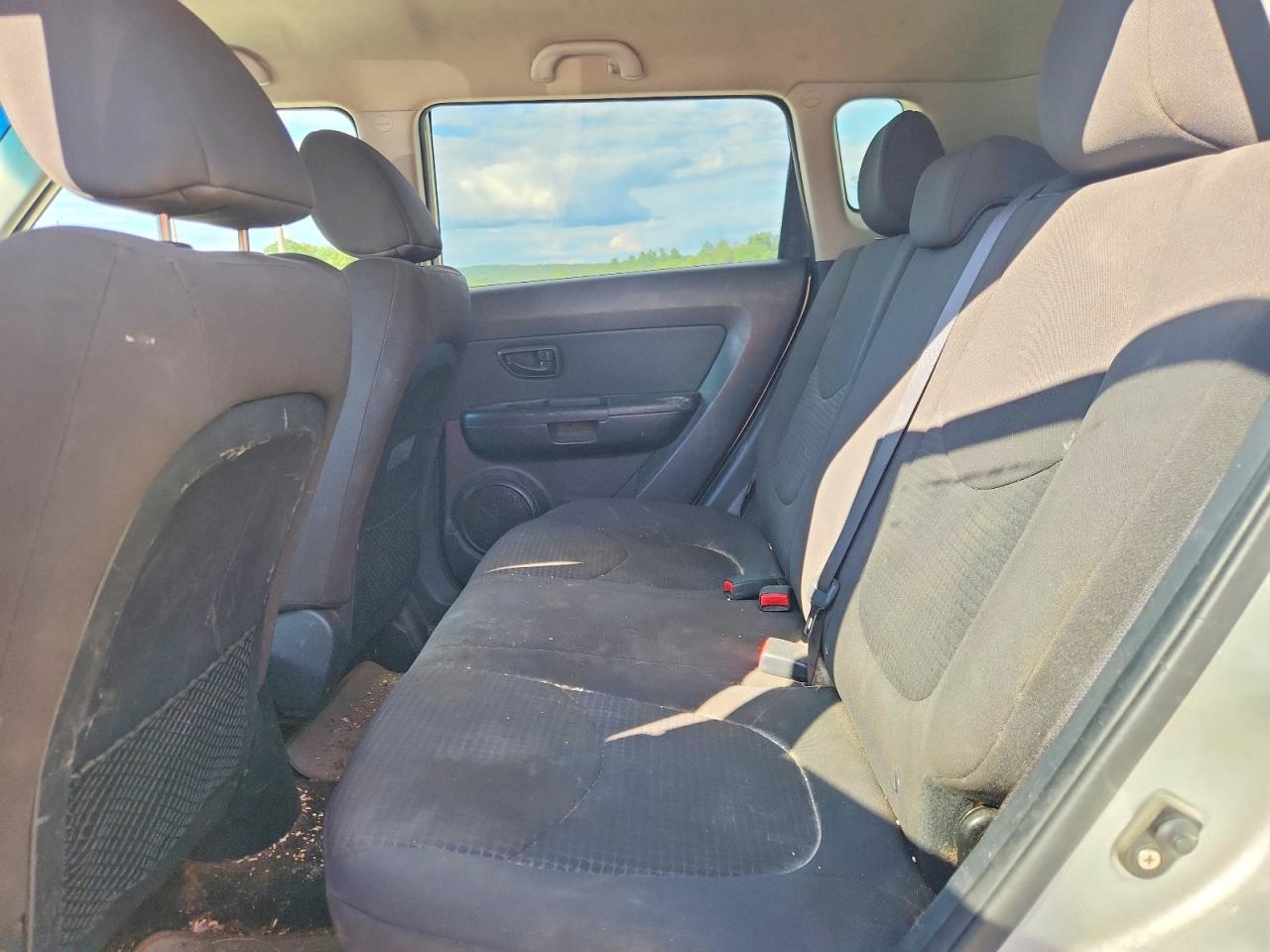 2012 Kia Soul Base Серебряный vin: KNDJT2A51C7464394