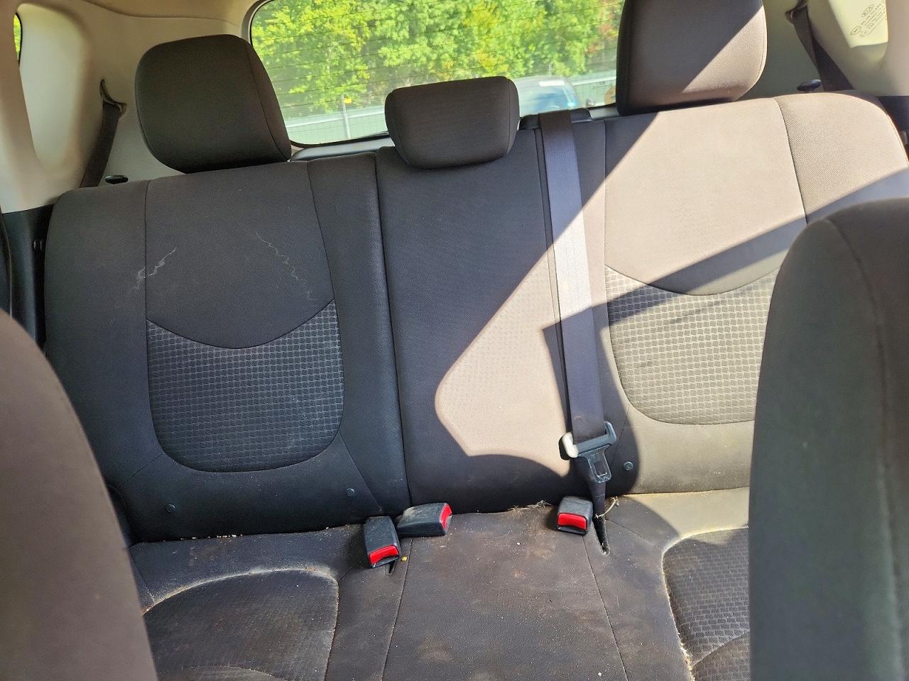 2012 Kia Soul Base Серебряный vin: KNDJT2A51C7464394