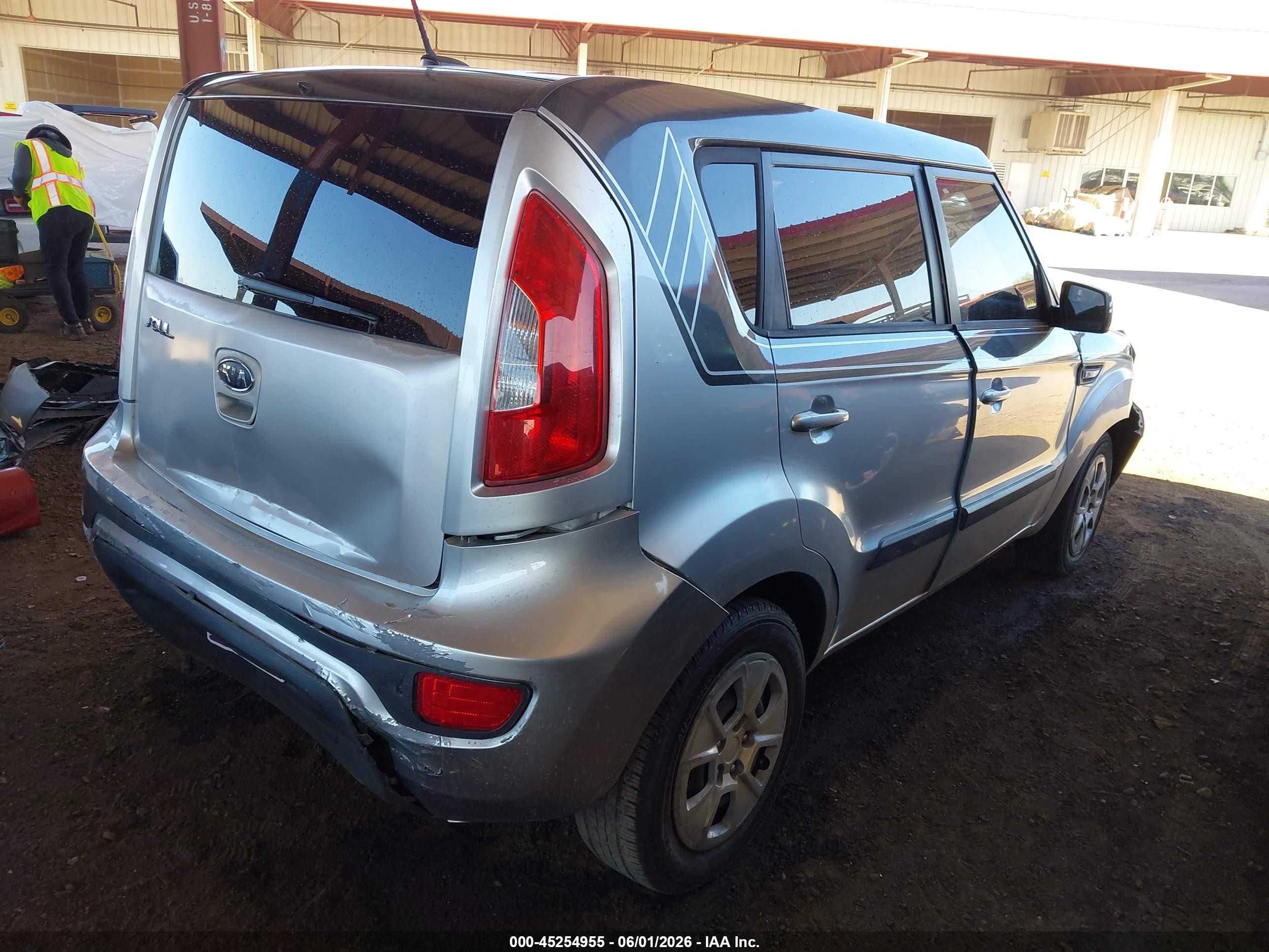 2012 Kia Soul   Silver vin: KNDJT2A51C7478540