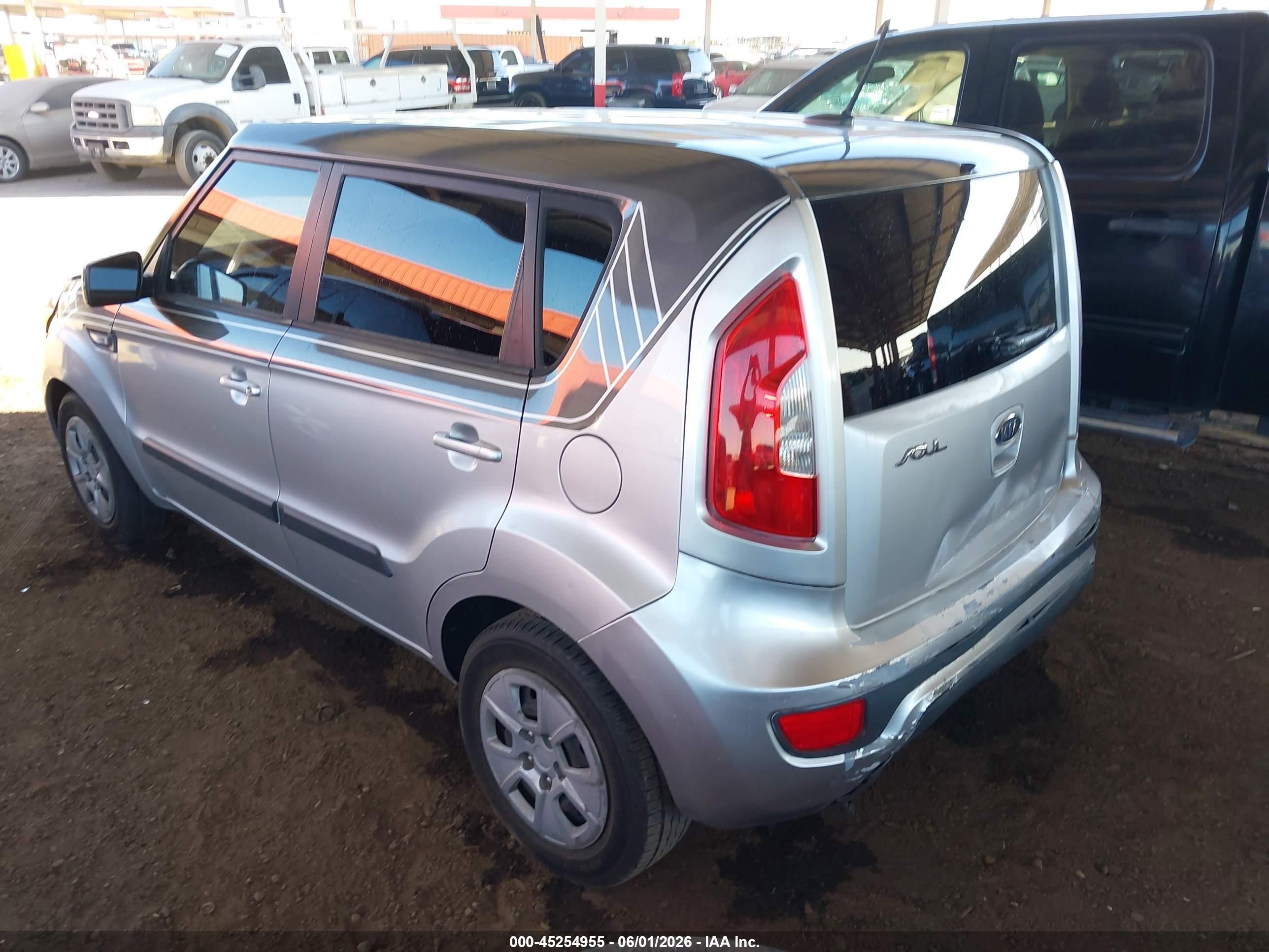 2012 Kia Soul   Silver vin: KNDJT2A51C7478540