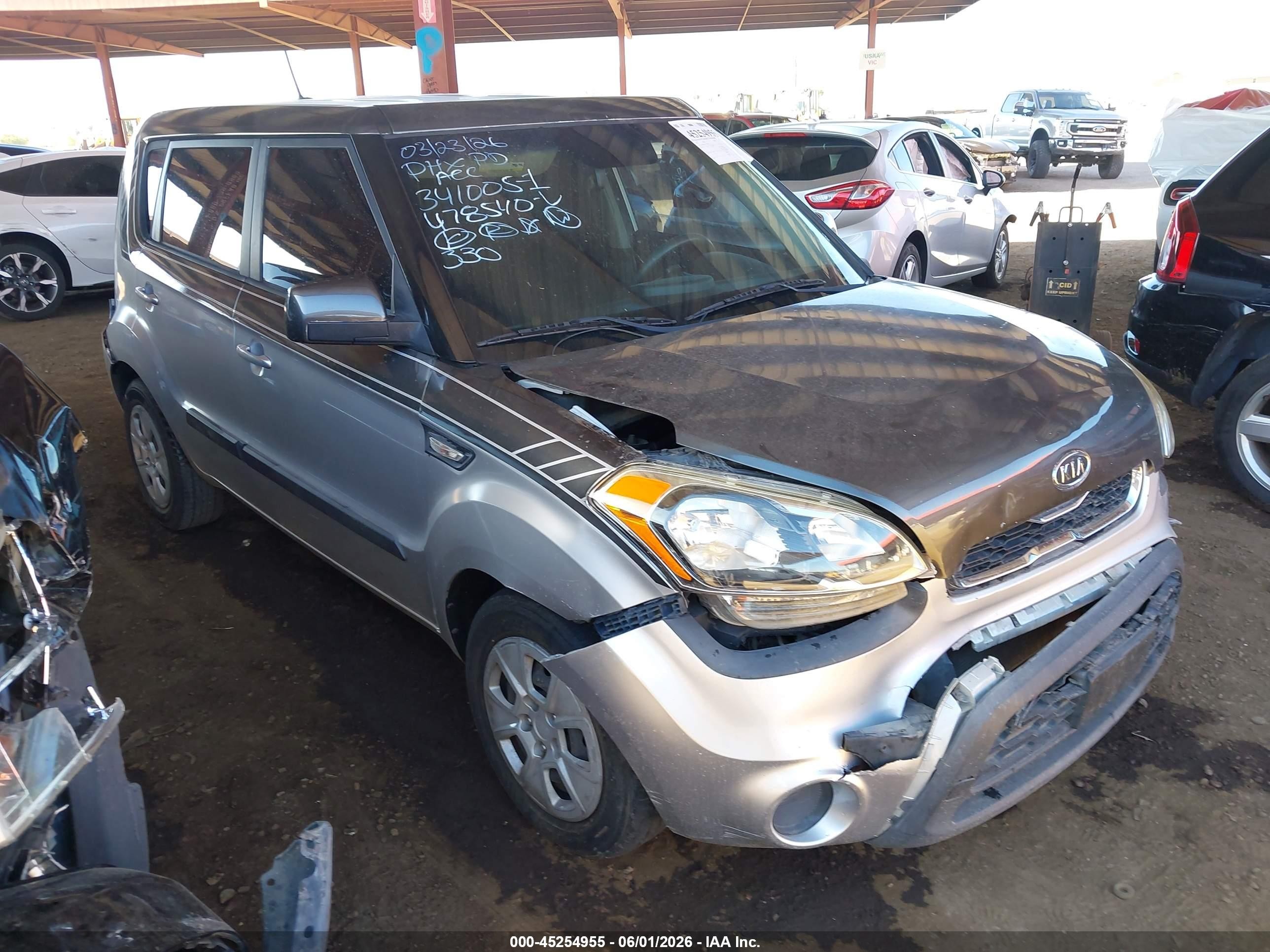 2012 Kia Soul   Silver vin: KNDJT2A51C7478540