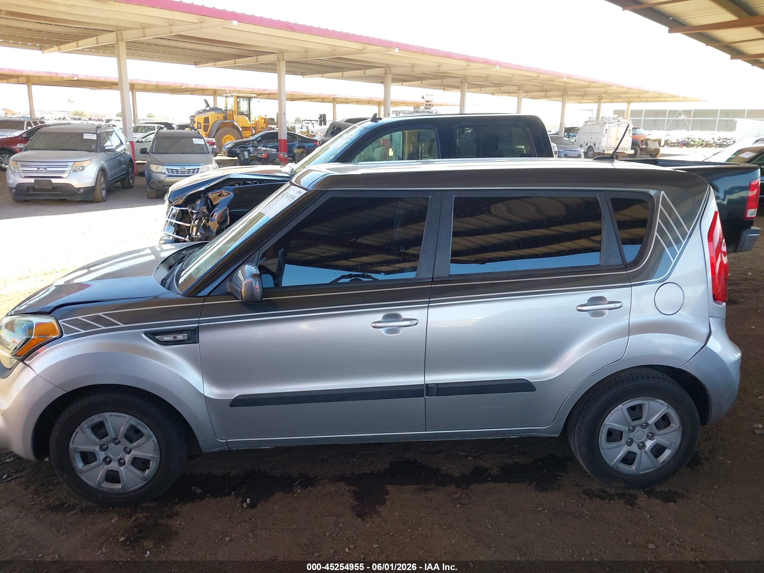 2012 Kia Soul   Silver vin: KNDJT2A51C7478540