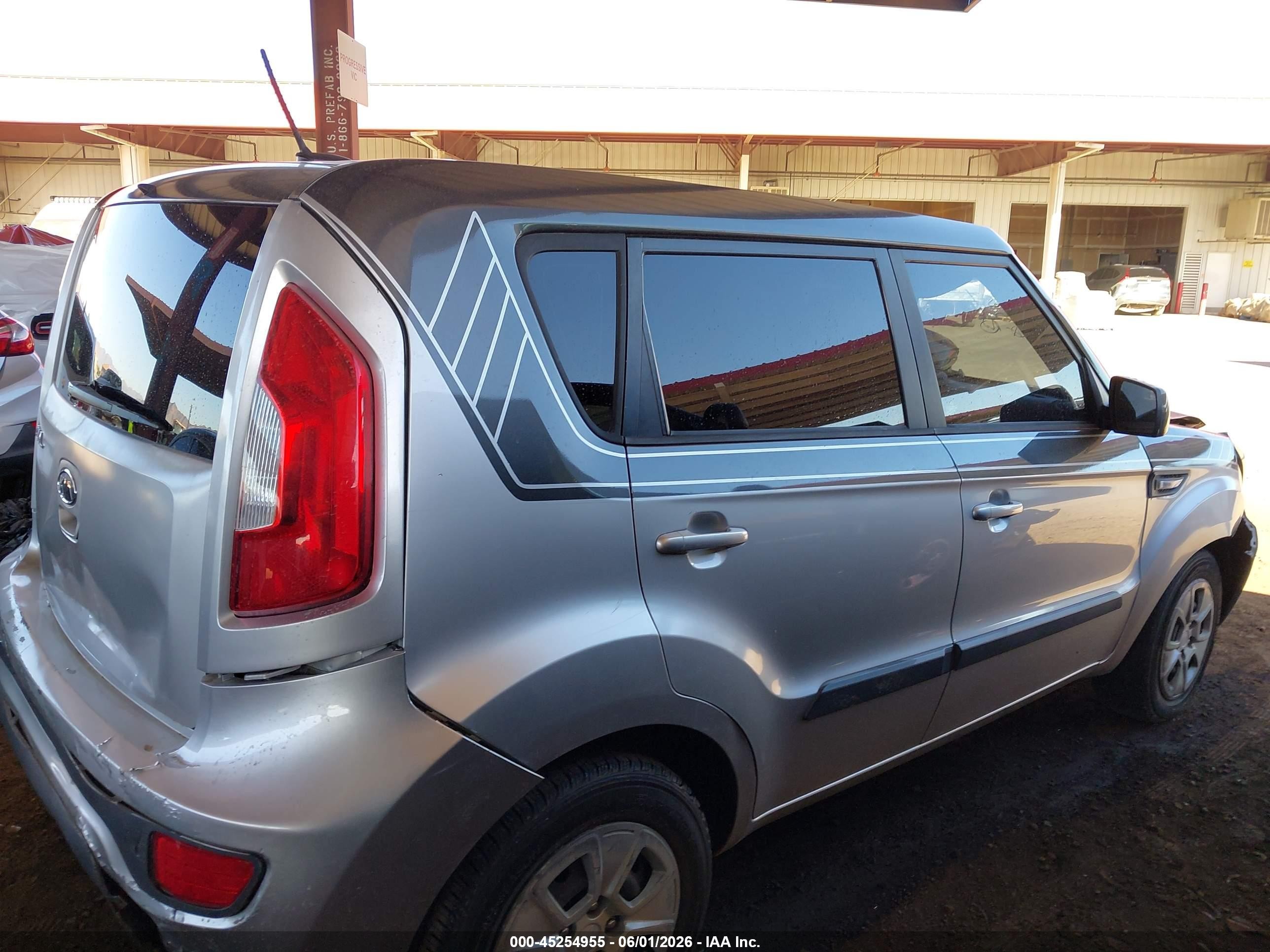 2012 Kia Soul   Silver vin: KNDJT2A51C7478540